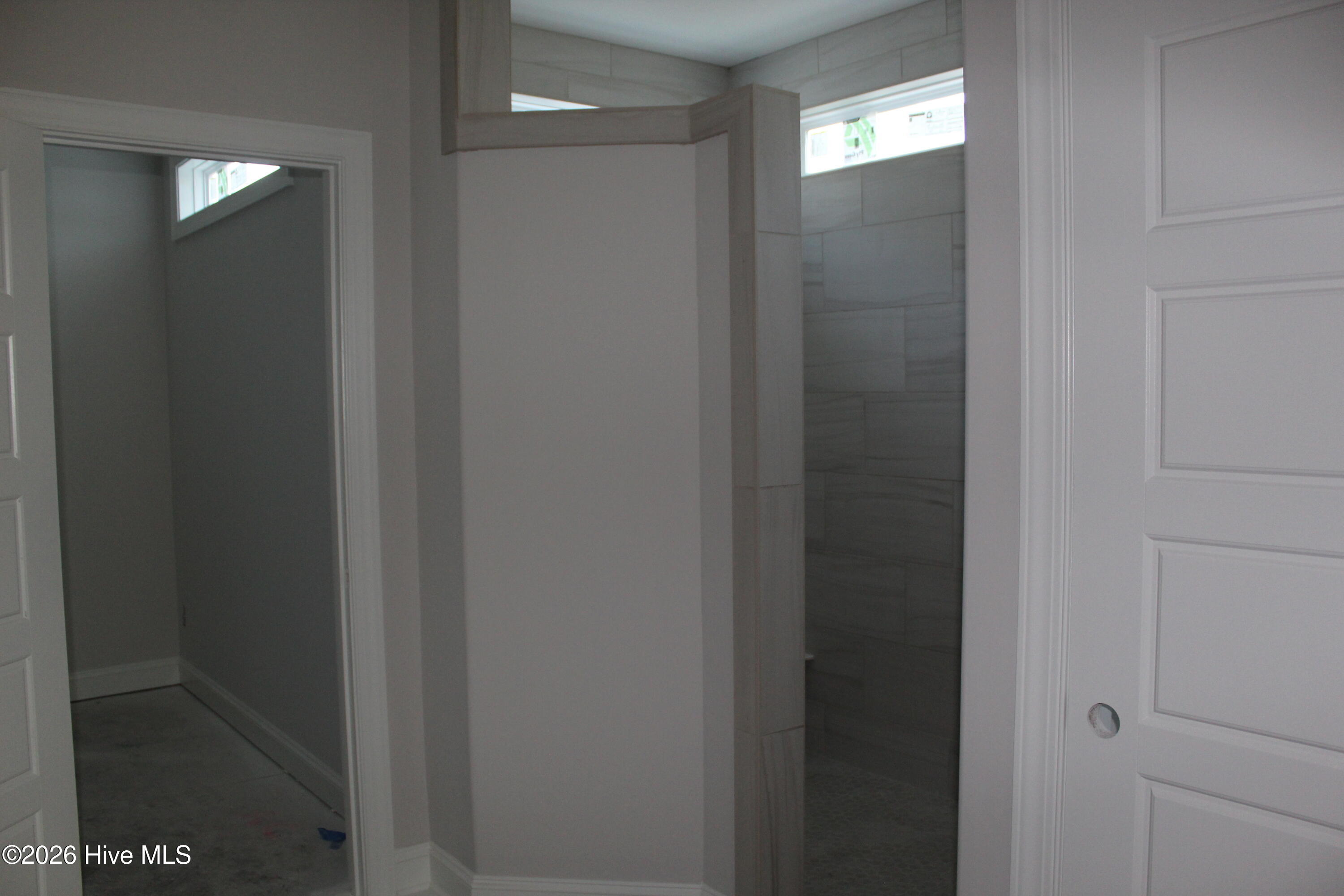 100536128 | Photo 16