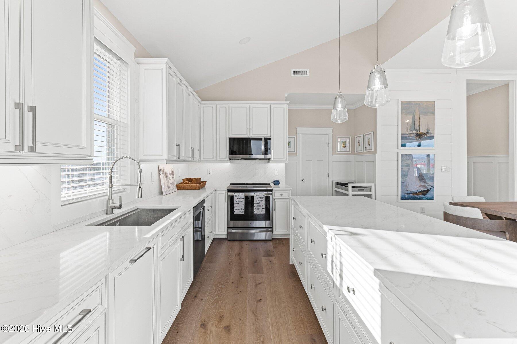 100561823 | Photo 19