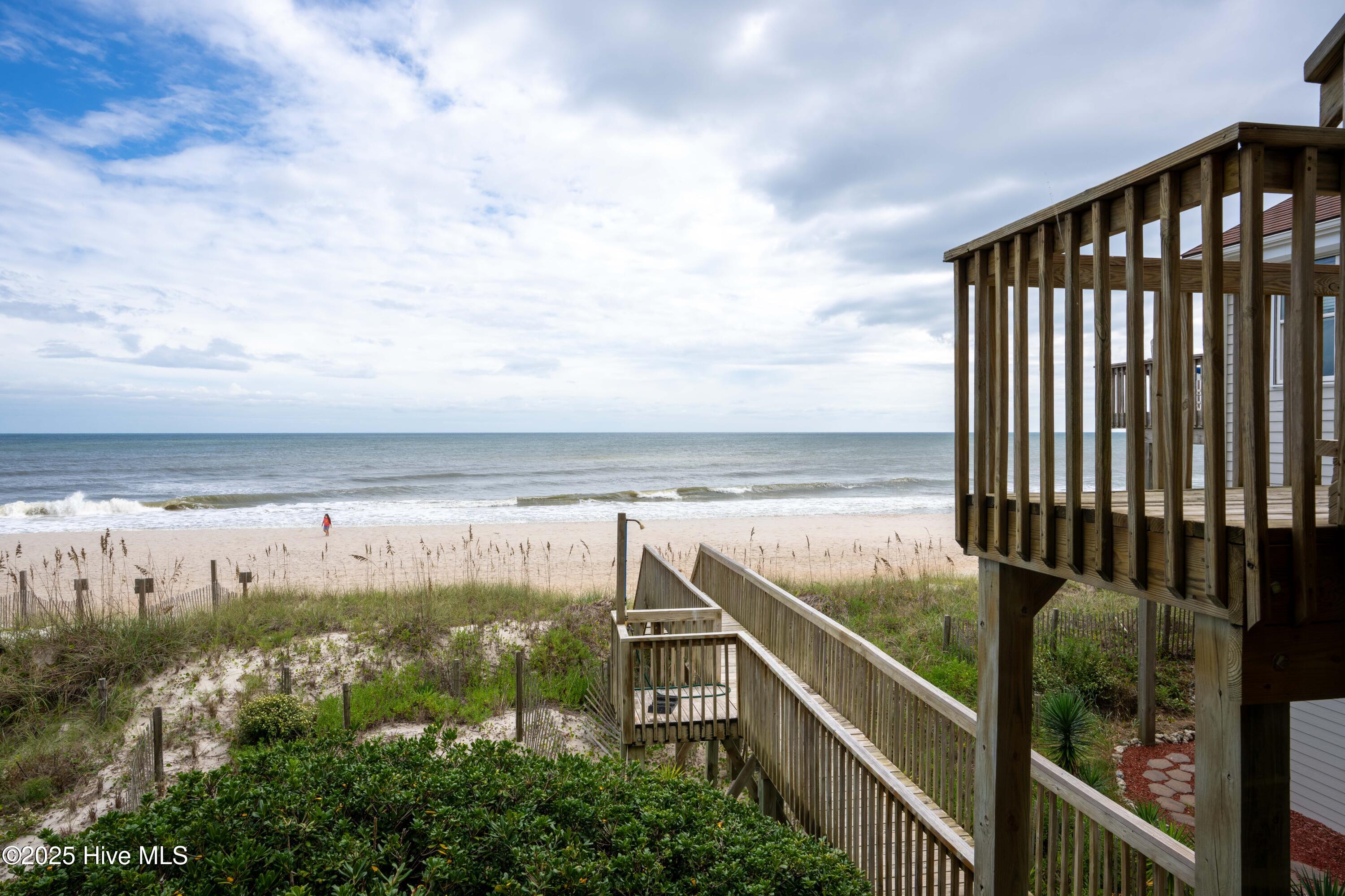 100529983 | Photo 44