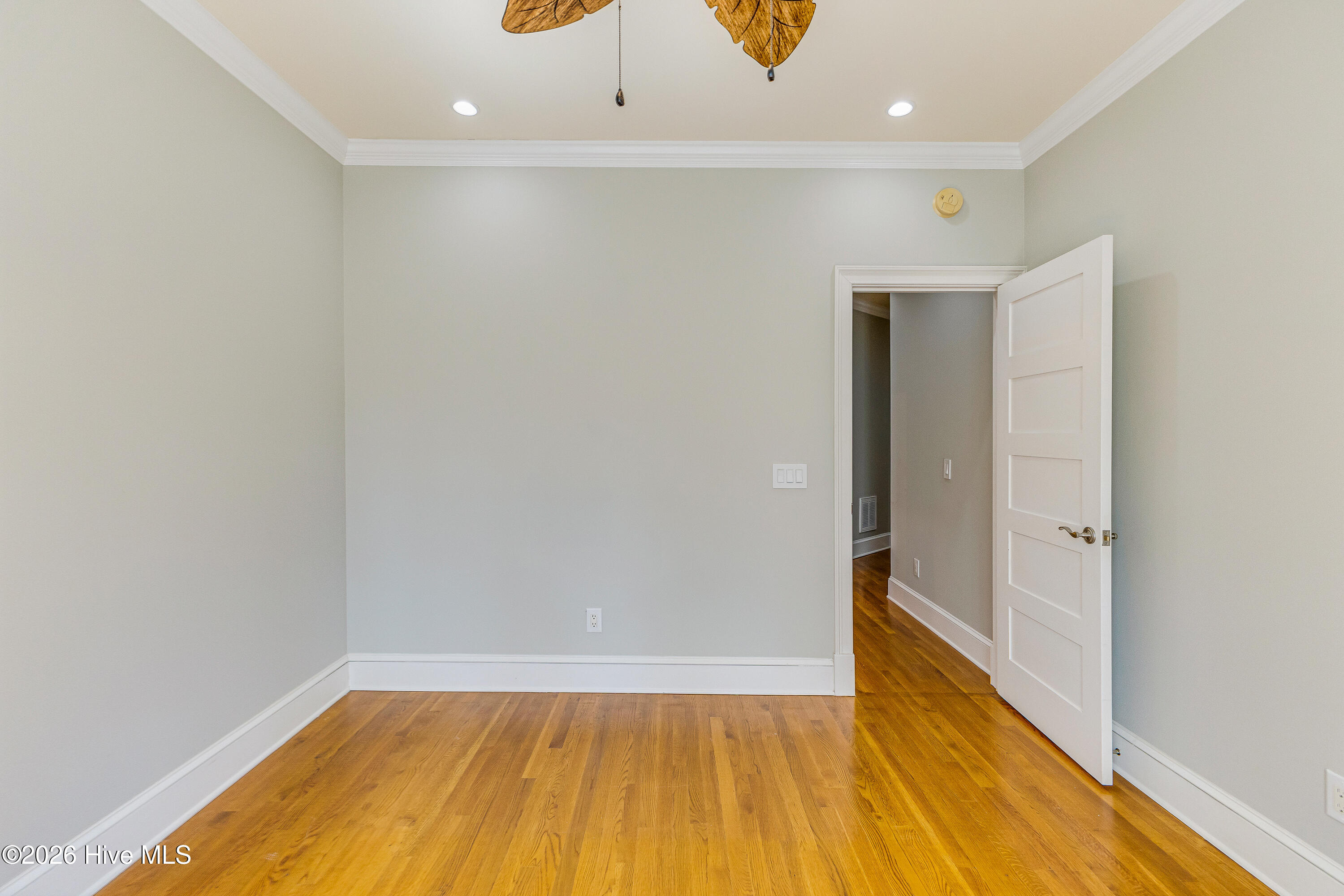 100563168 | Photo 31