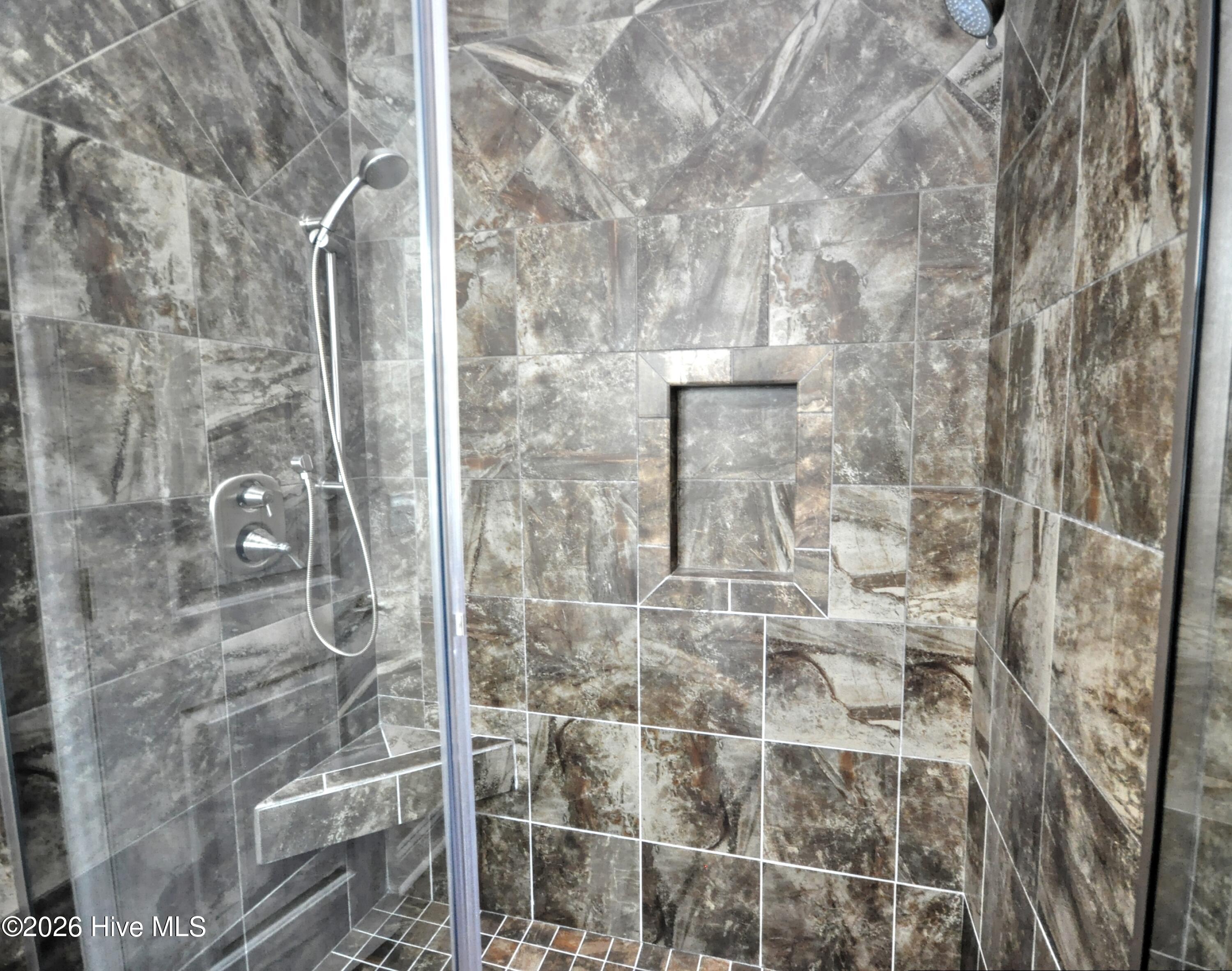 100558783 | Photo 26