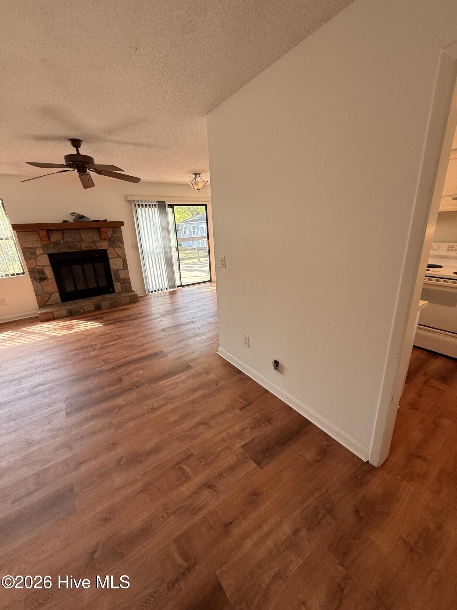 100566796 | Photo 12