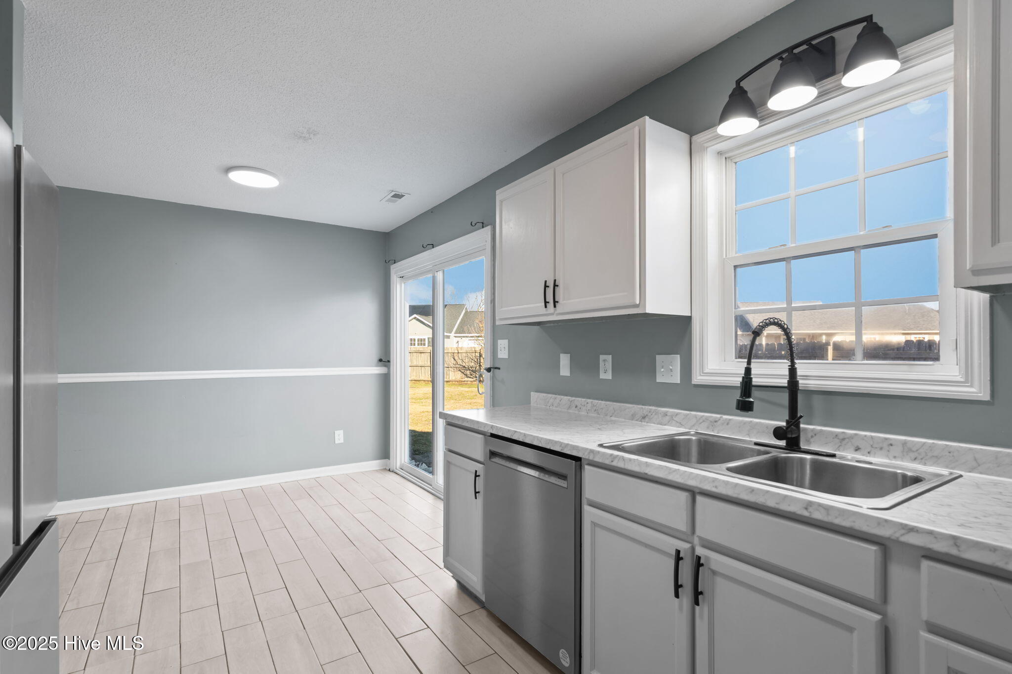 100545189 | Photo 21