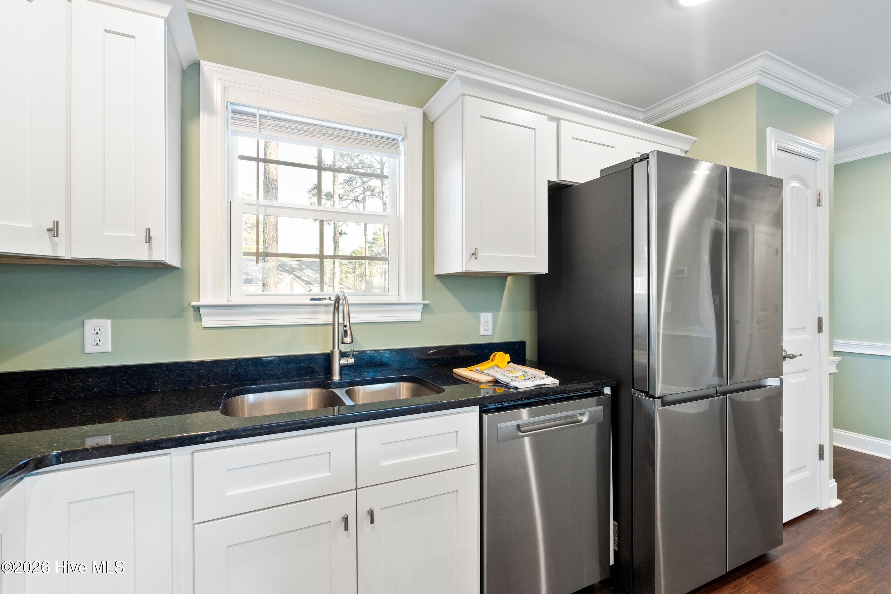 100548335 | Photo 11