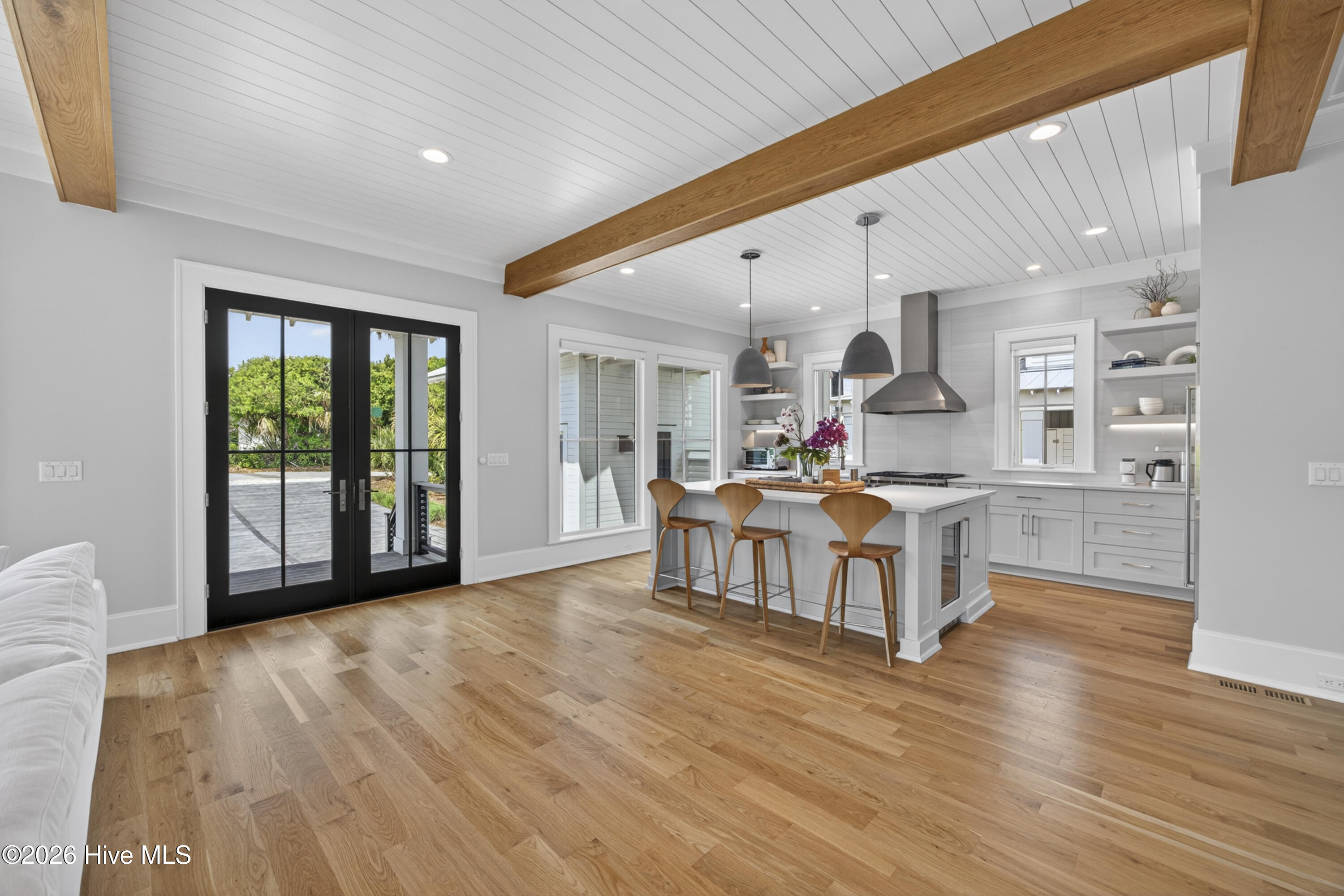 100566186 | Photo 12