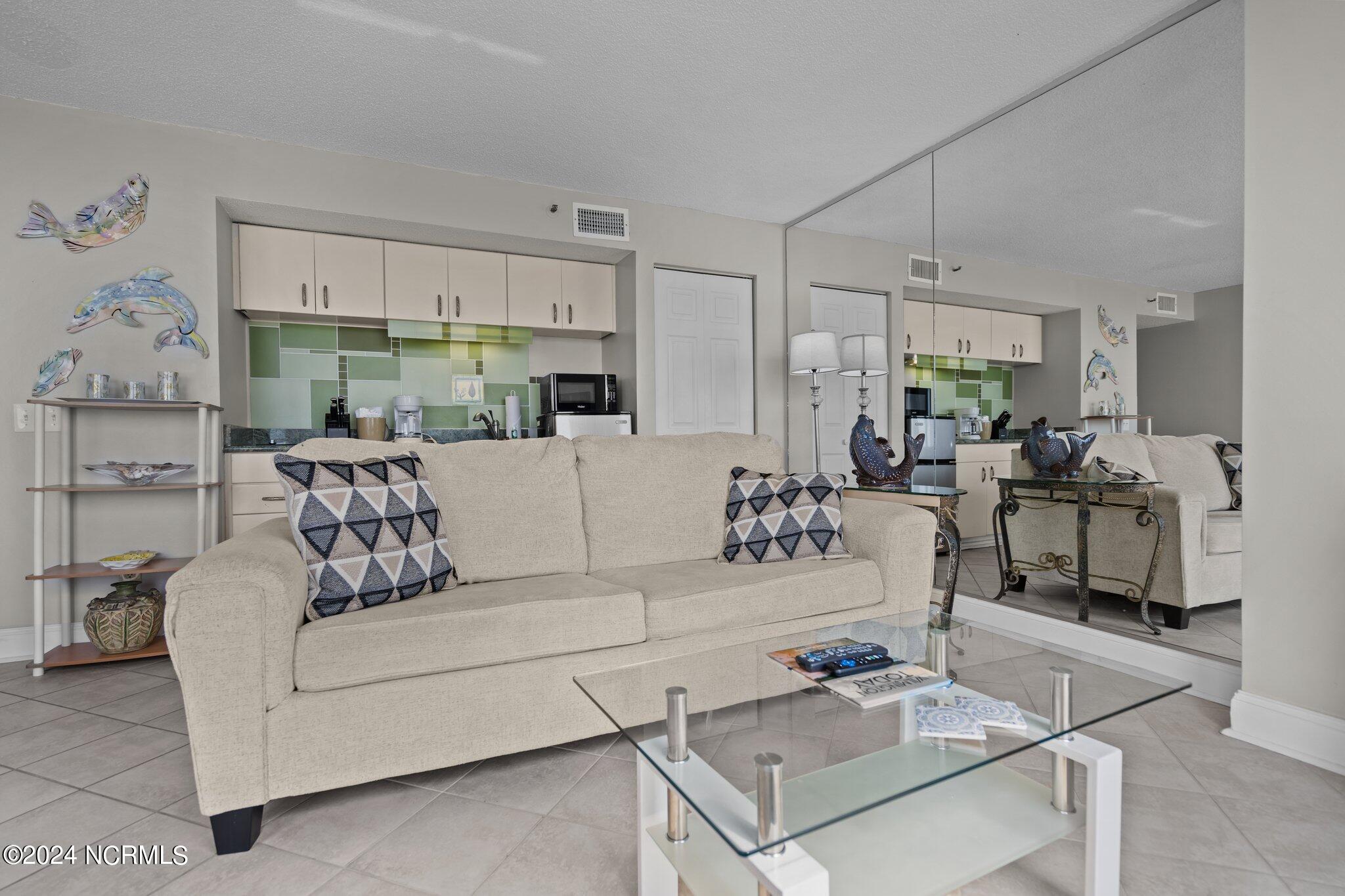 100531312 | Photo 17