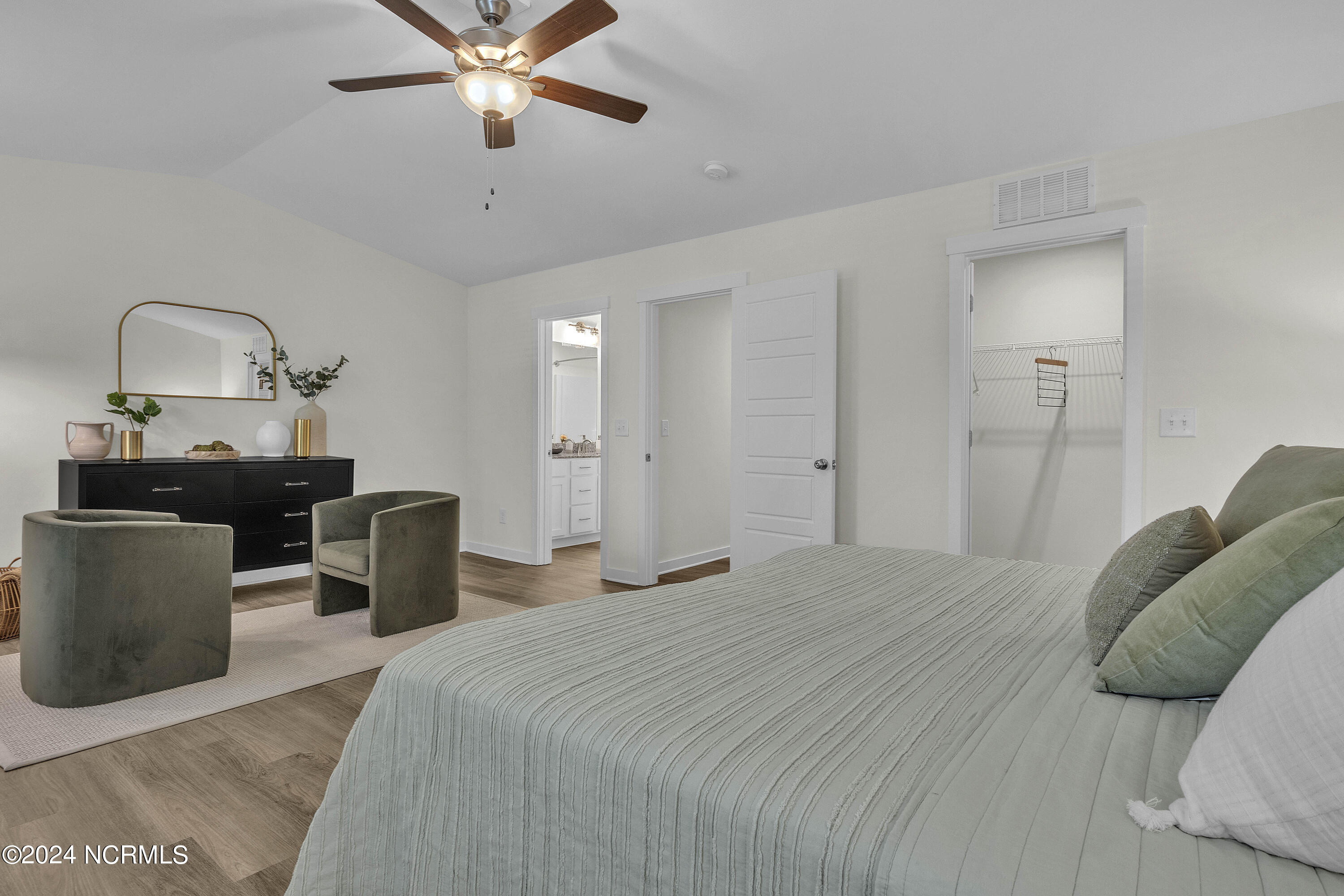 100544673 | Photo 12