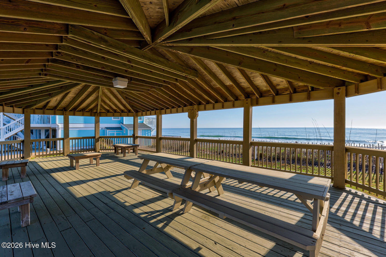 100560300 | Photo 33