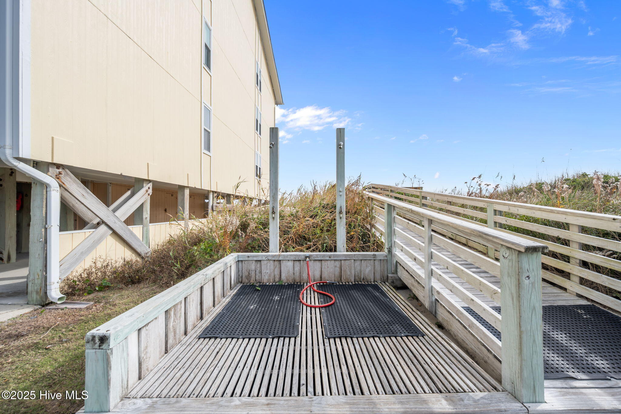 100543704 | Photo 35