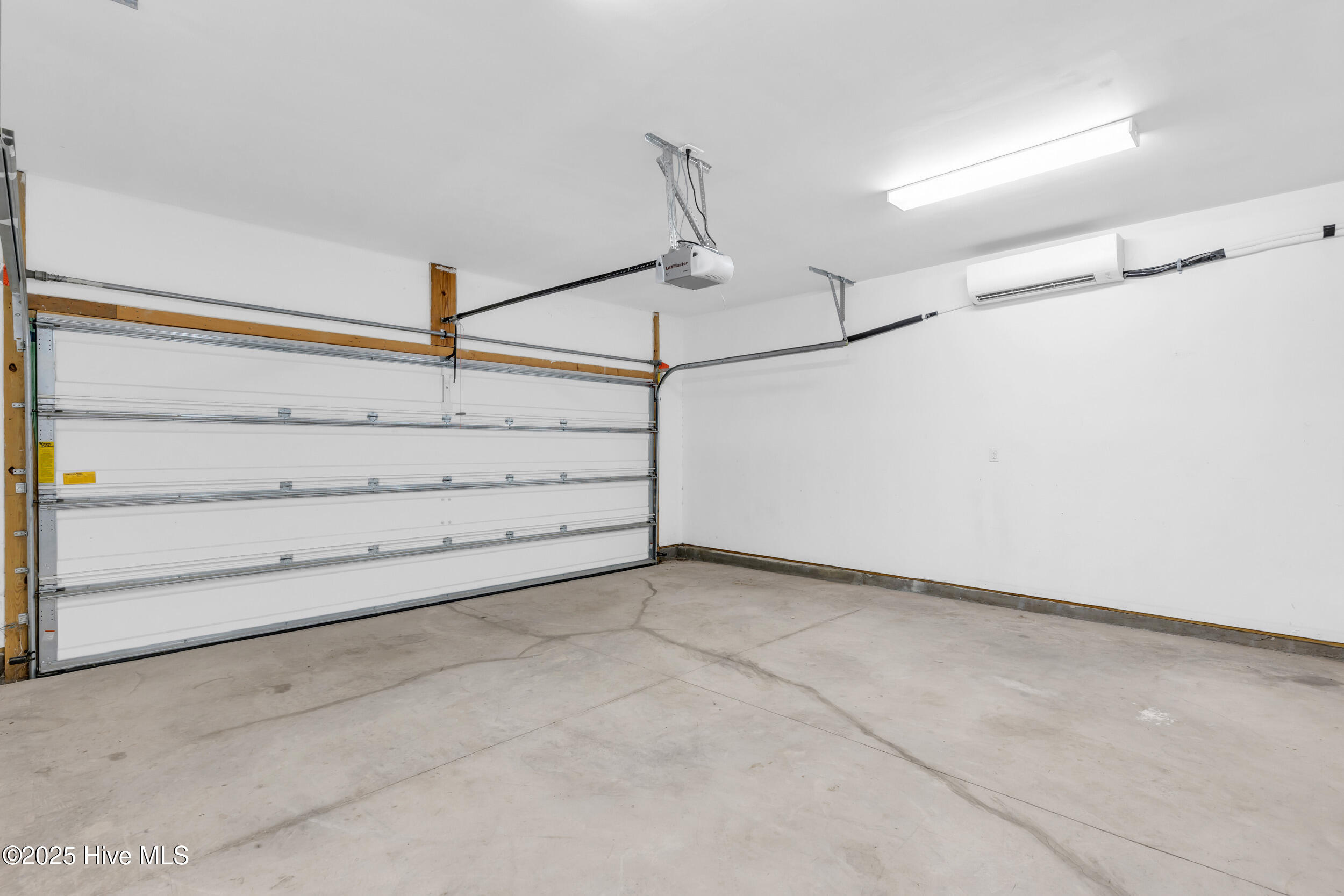 100546180 | Photo 24