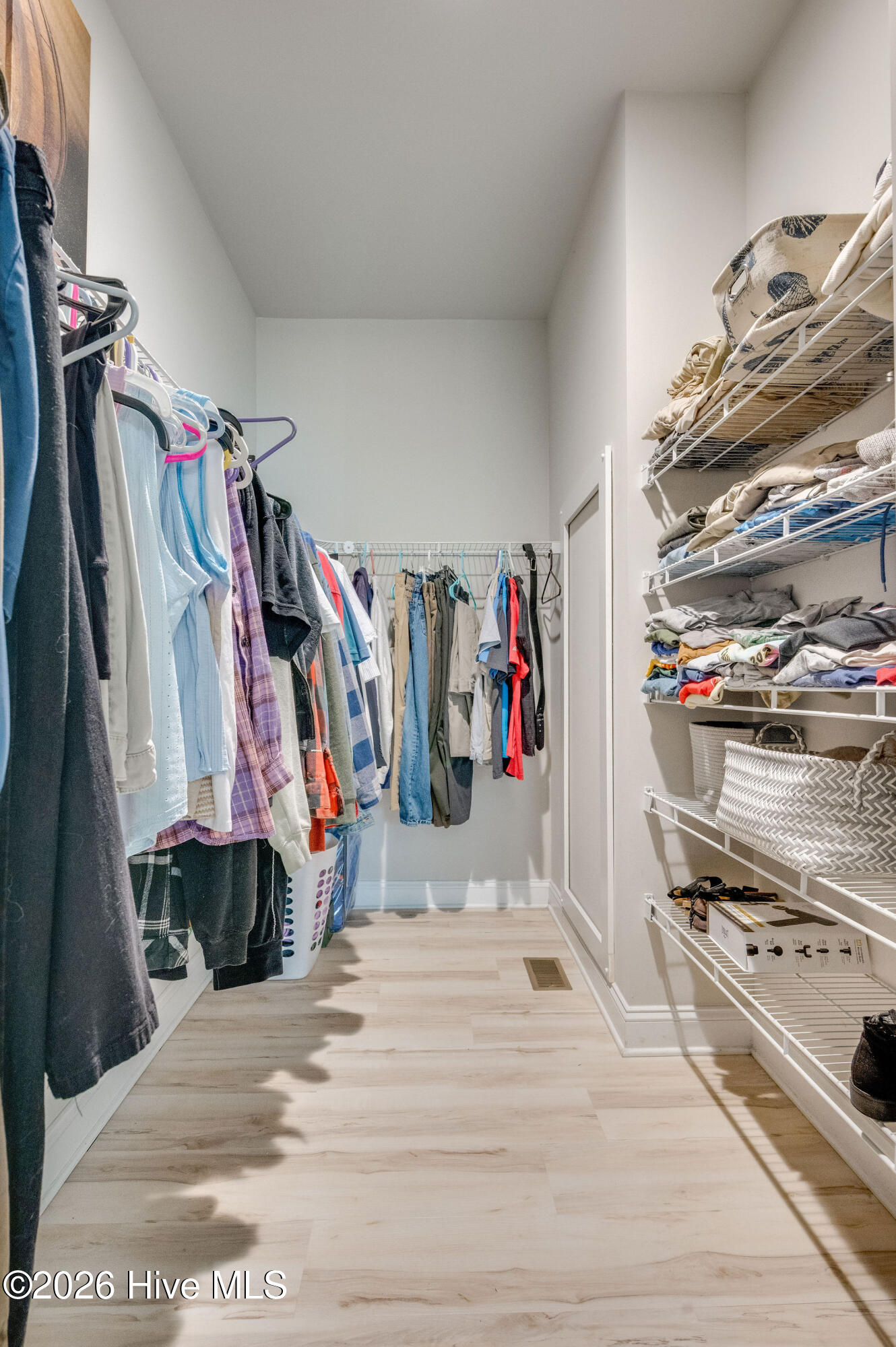 100559948 | Photo 20