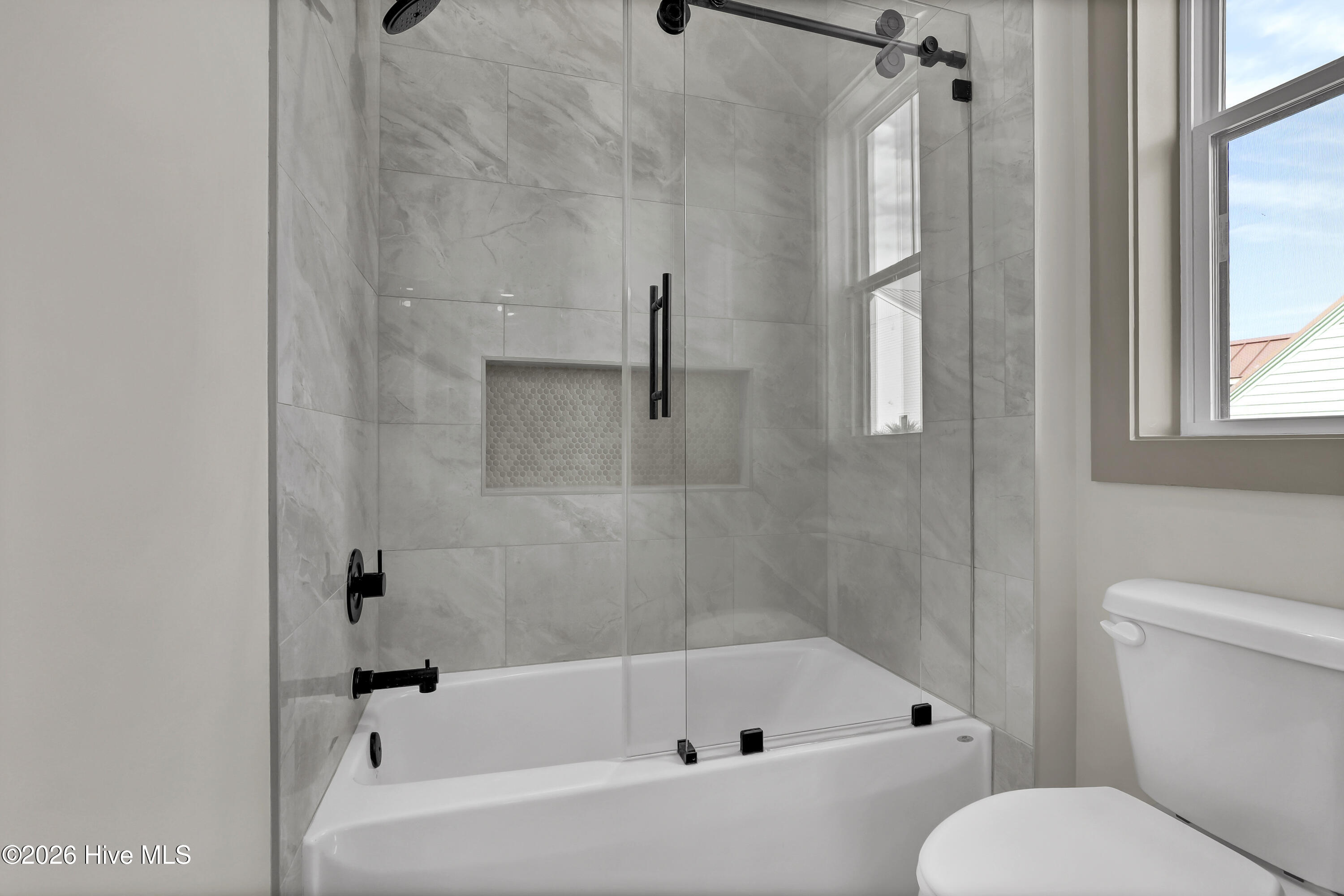 100554929 | Photo 40