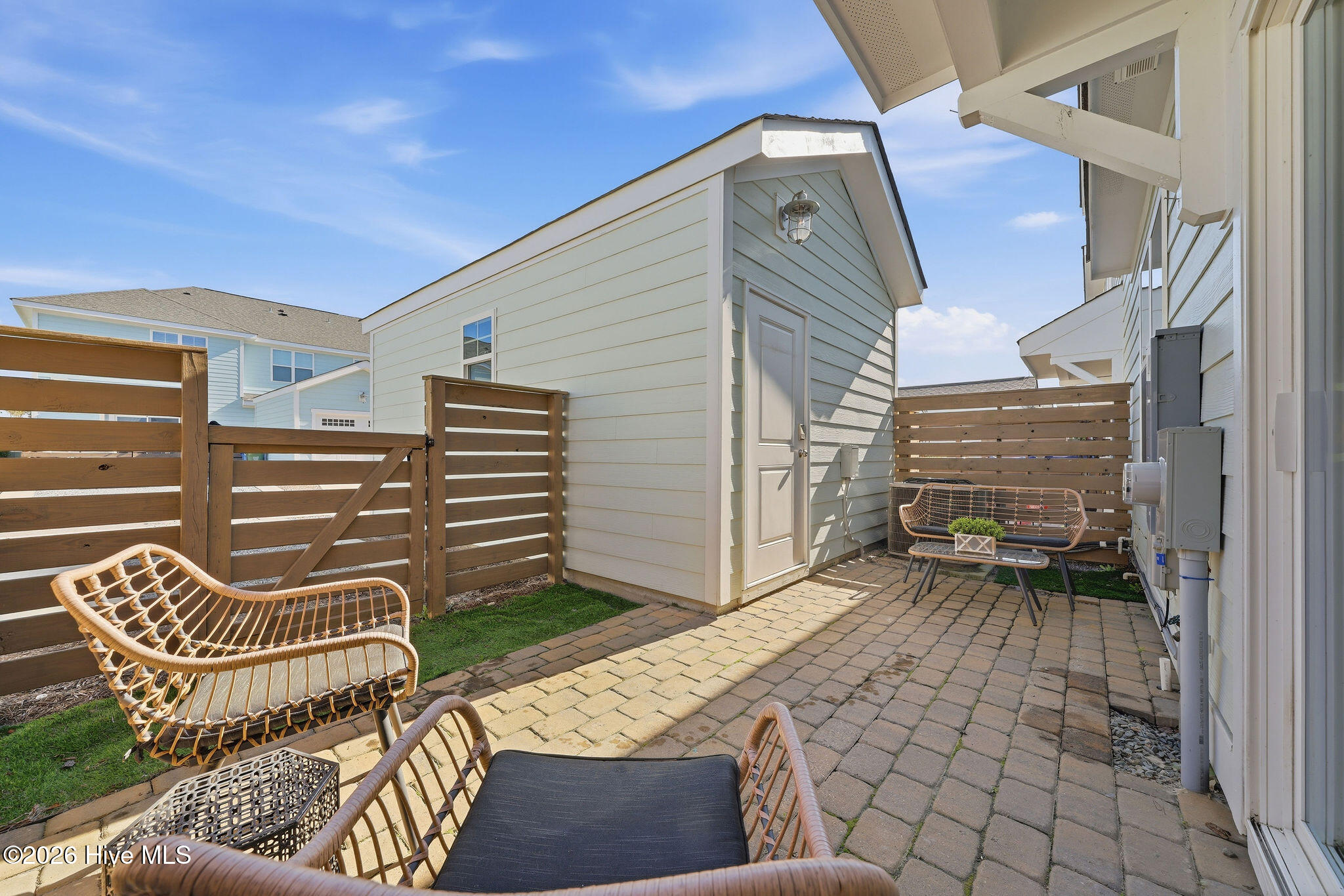 100561271 | Photo 14