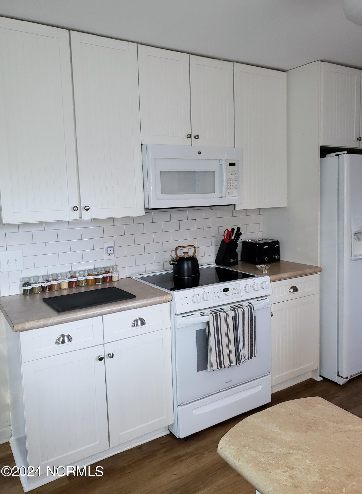 809 Shakespeare Kitchen 2