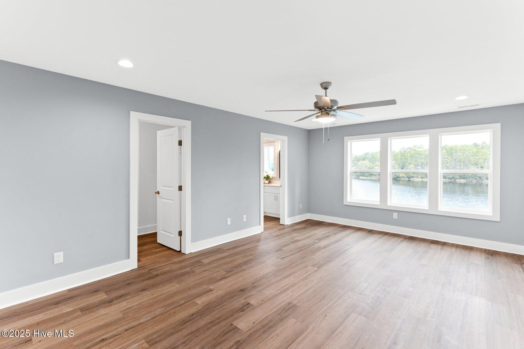 100534287 | Photo 25