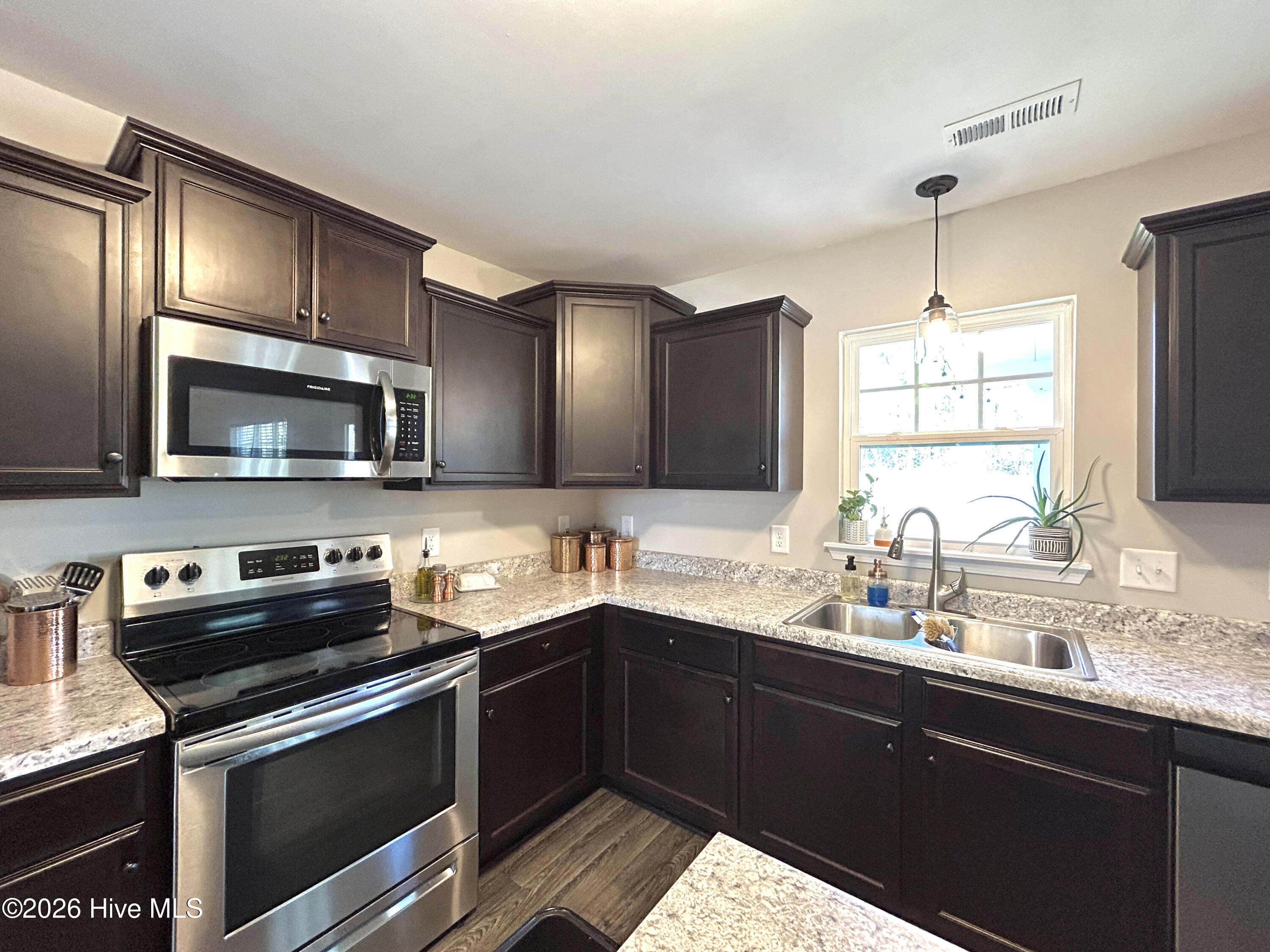 100557400 | Photo 14