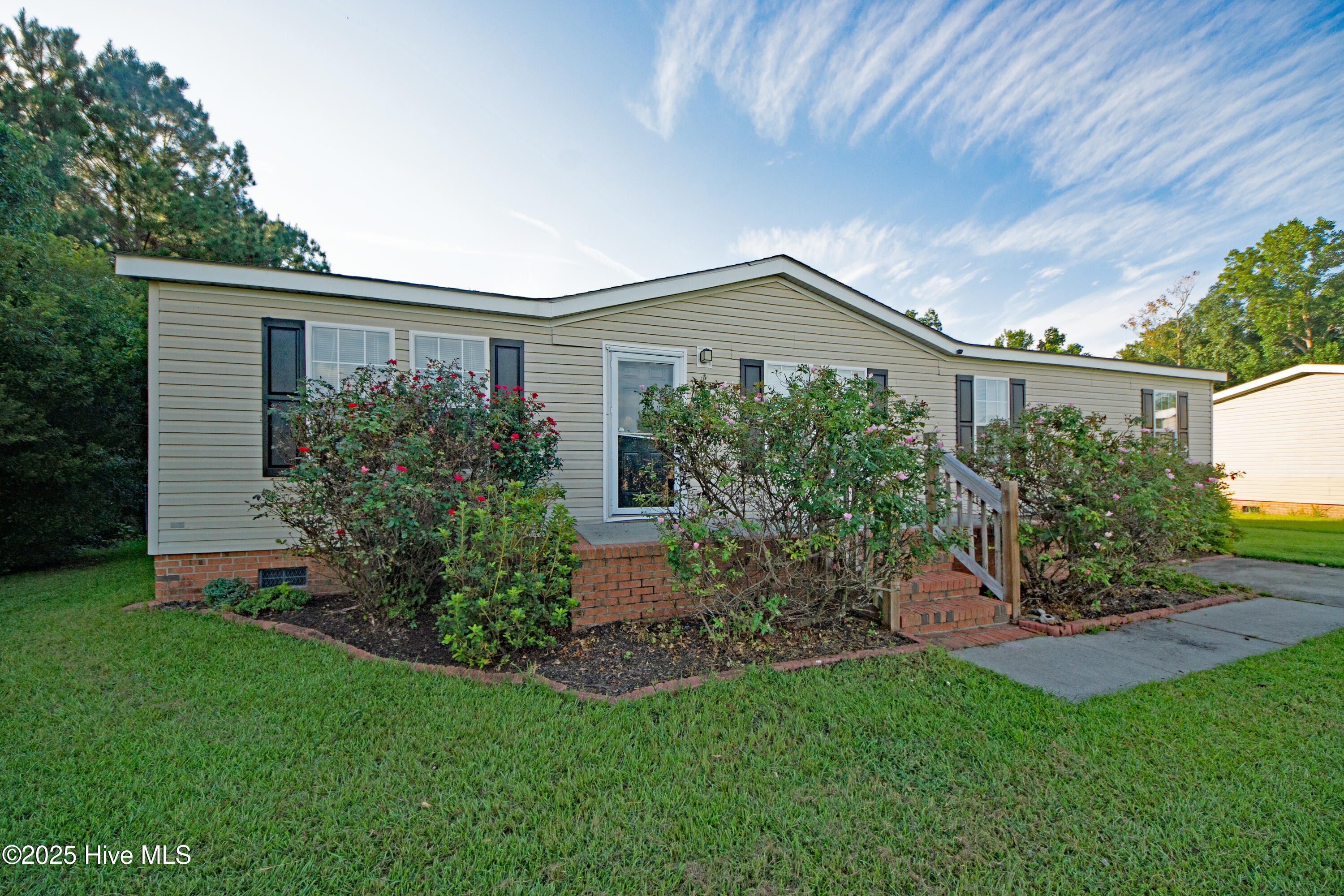 125 Magnolia Gardens Drive, Jacksonville, NC 28540 – photo 5: DSC03278