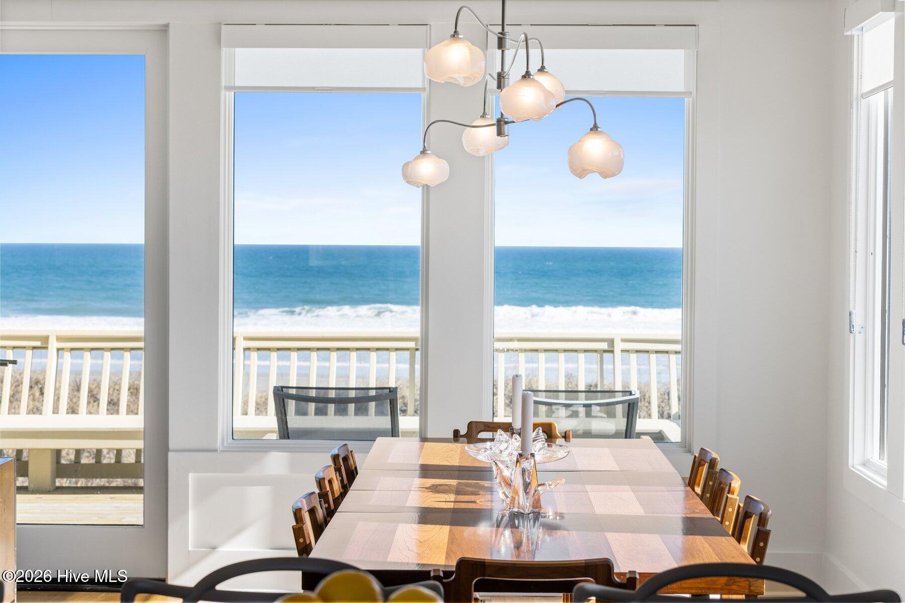 100560851 | Photo 12