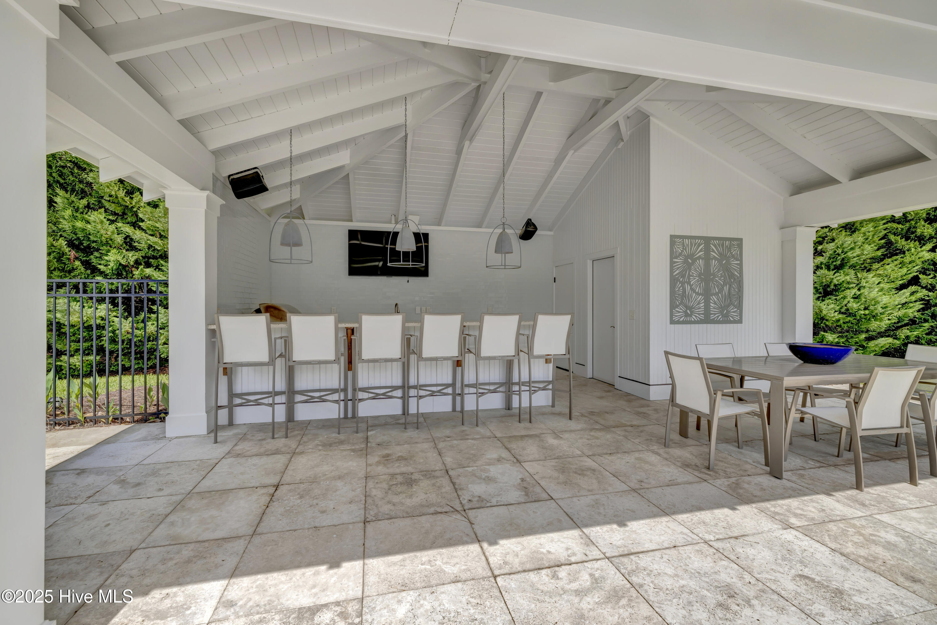 100519719 | Photo 42