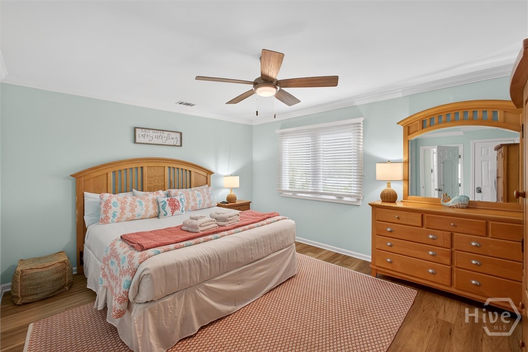 3rd floor guest bedroom with king size bed