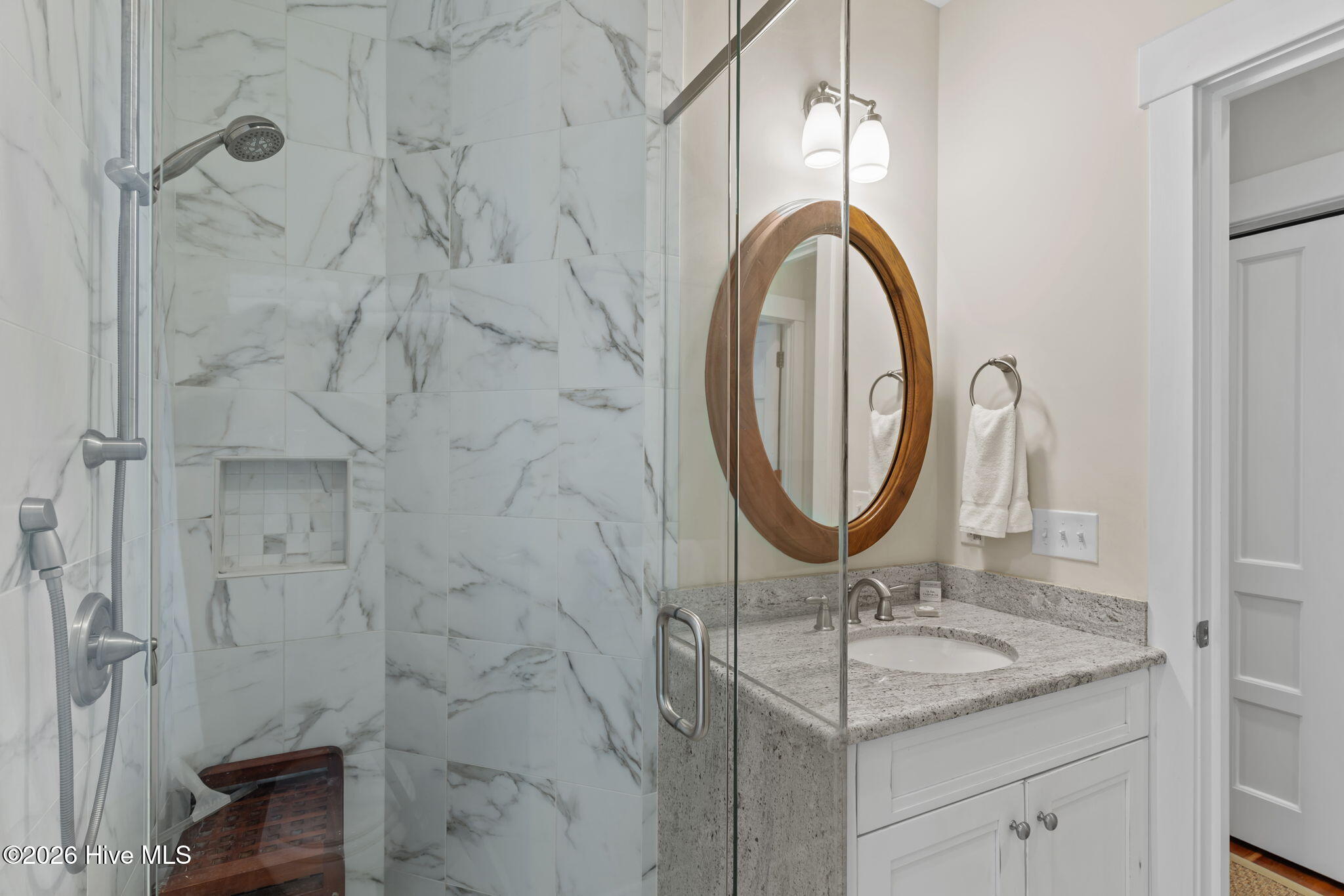 100555119 | Photo 38