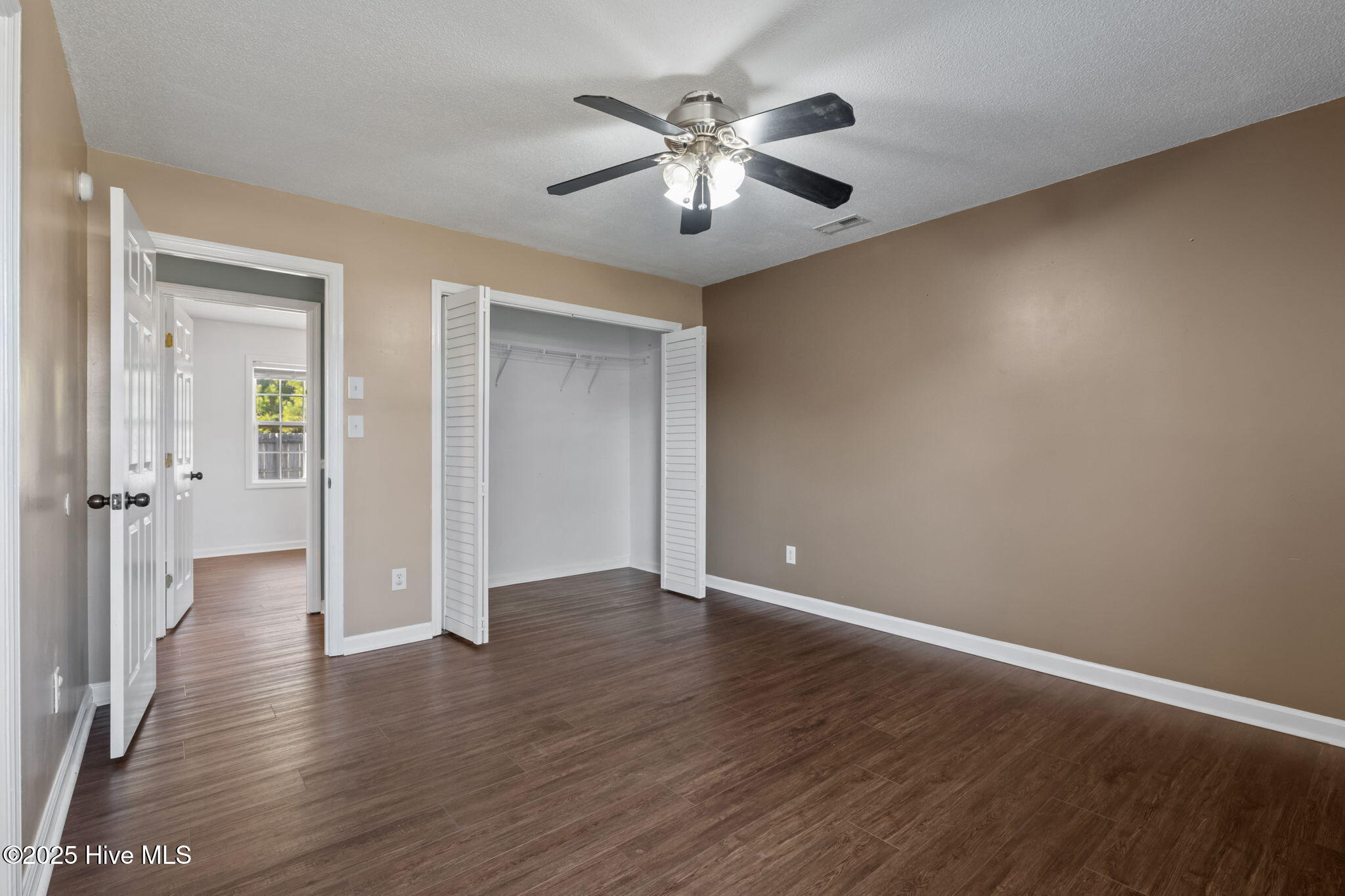 100545189 | Photo 27