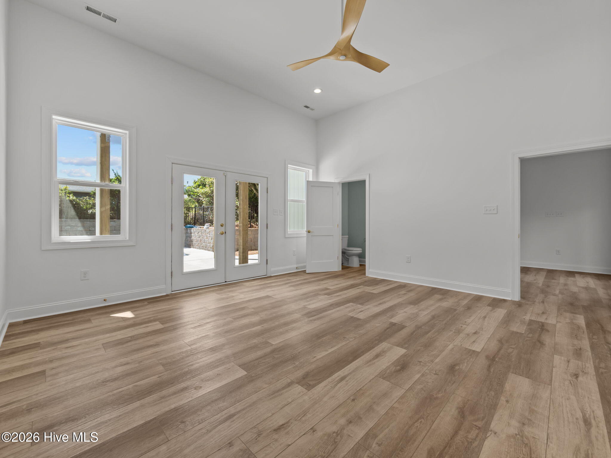 100550191 | Photo 38