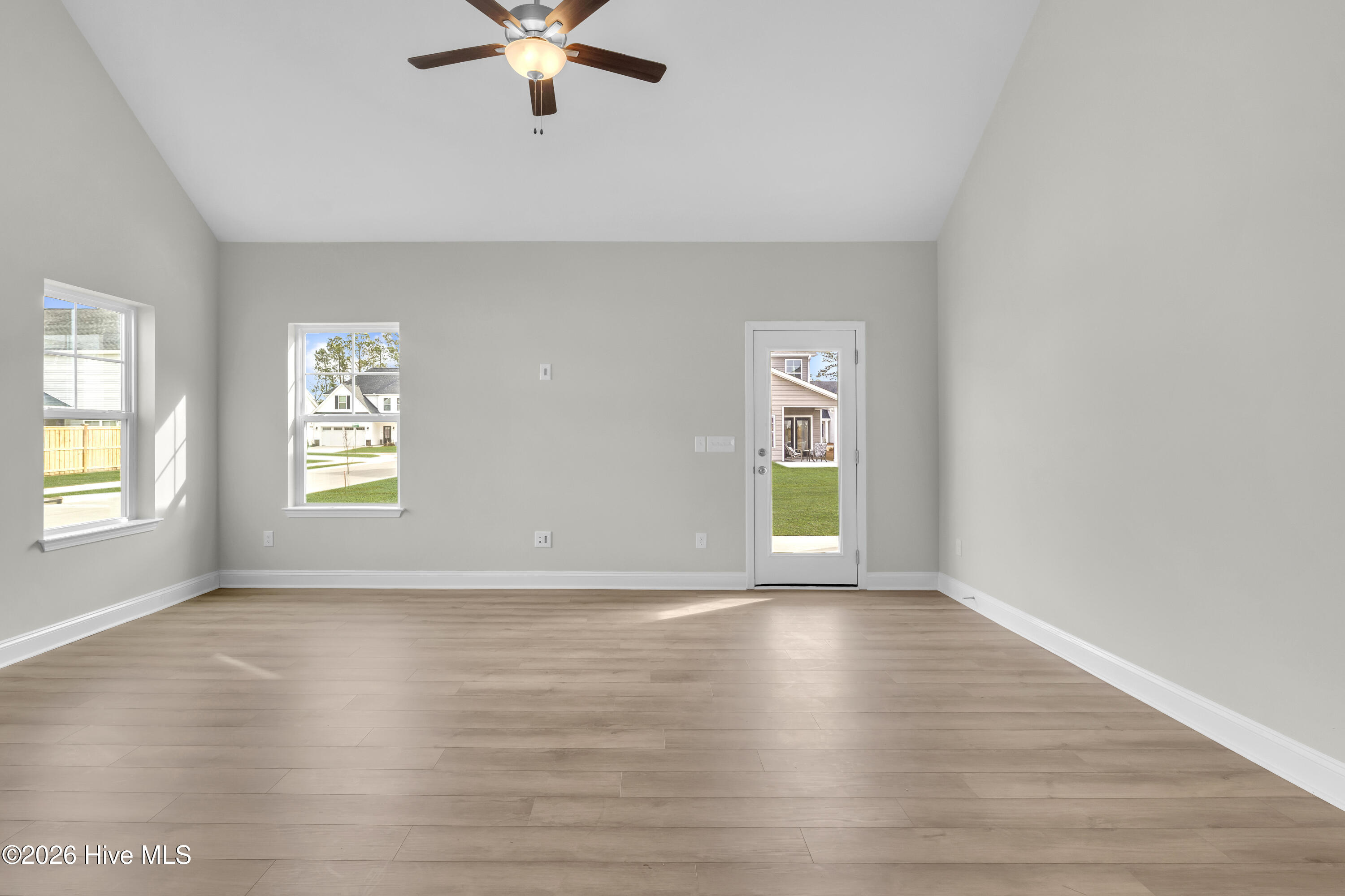 100552791 | Photo 24