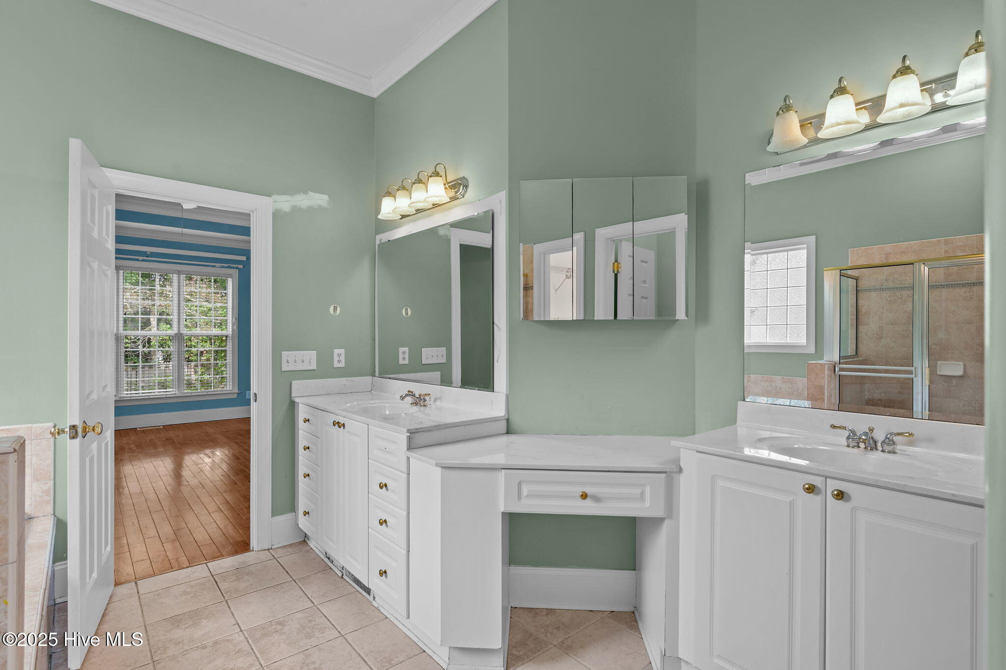 100538095 | Photo 16