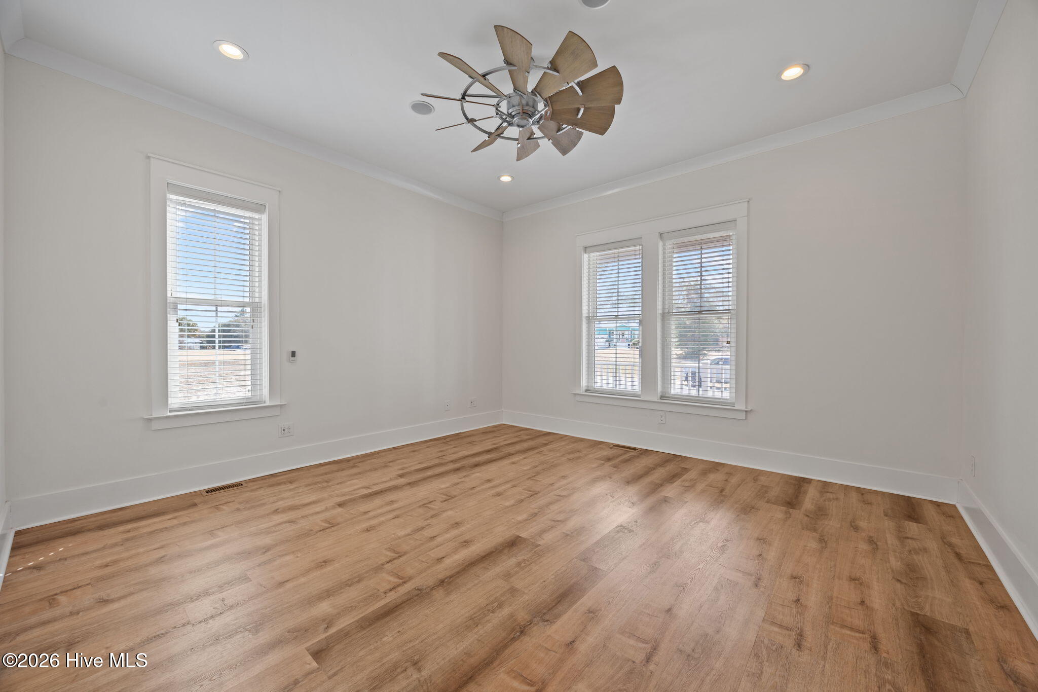 100558576 | Photo 41