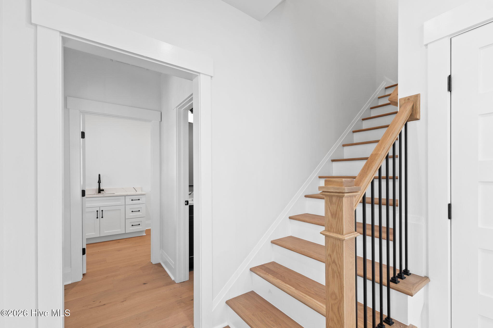 100548911 | Photo 30