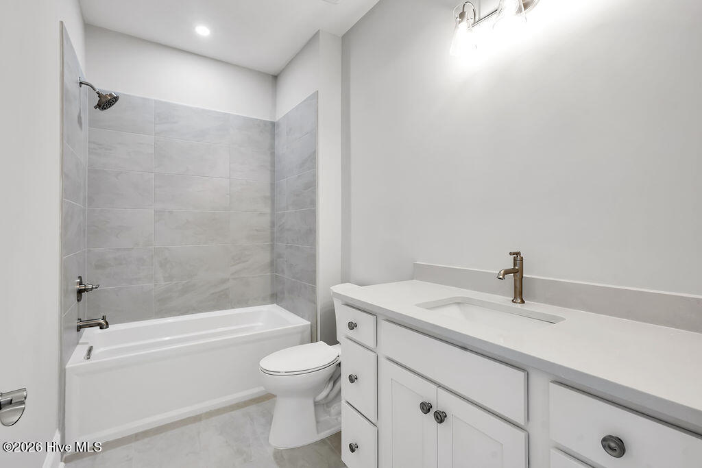 100550768 | Photo 32