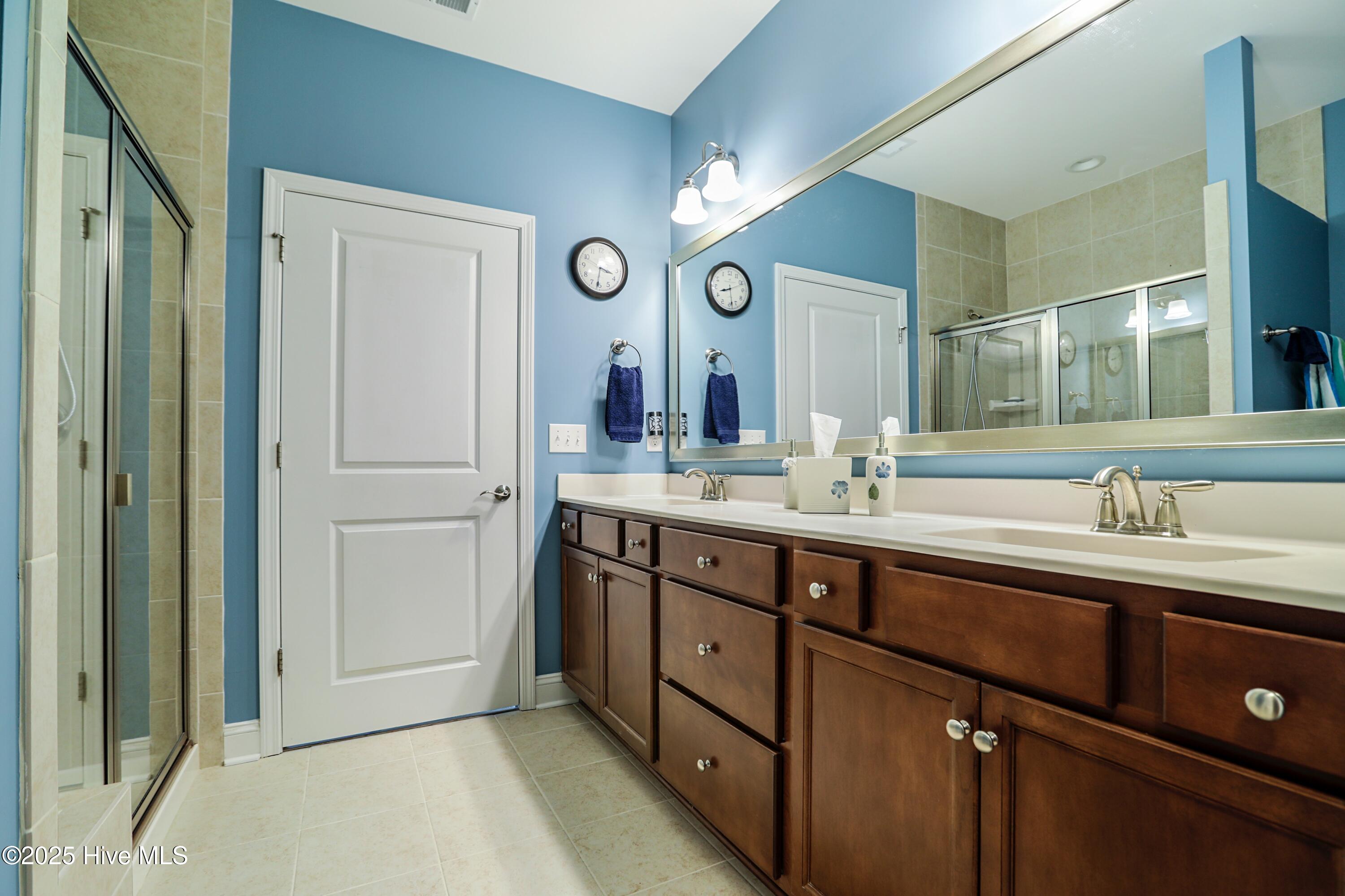 100522213 | Photo 23