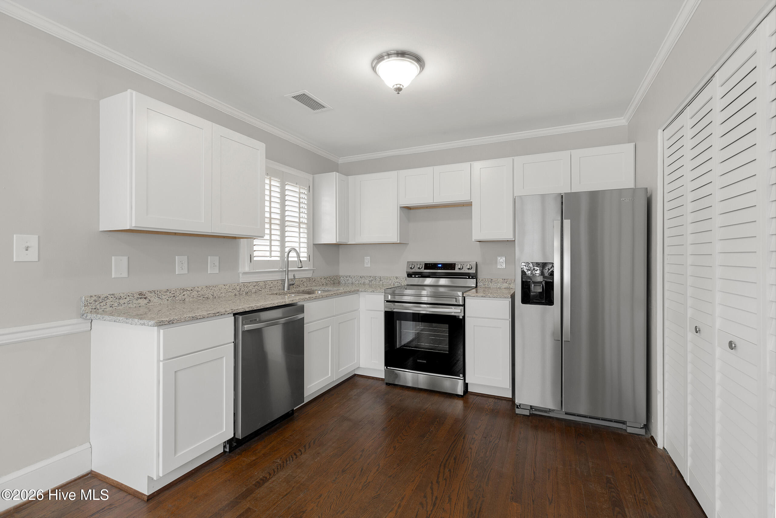 100555929 | Photo 15