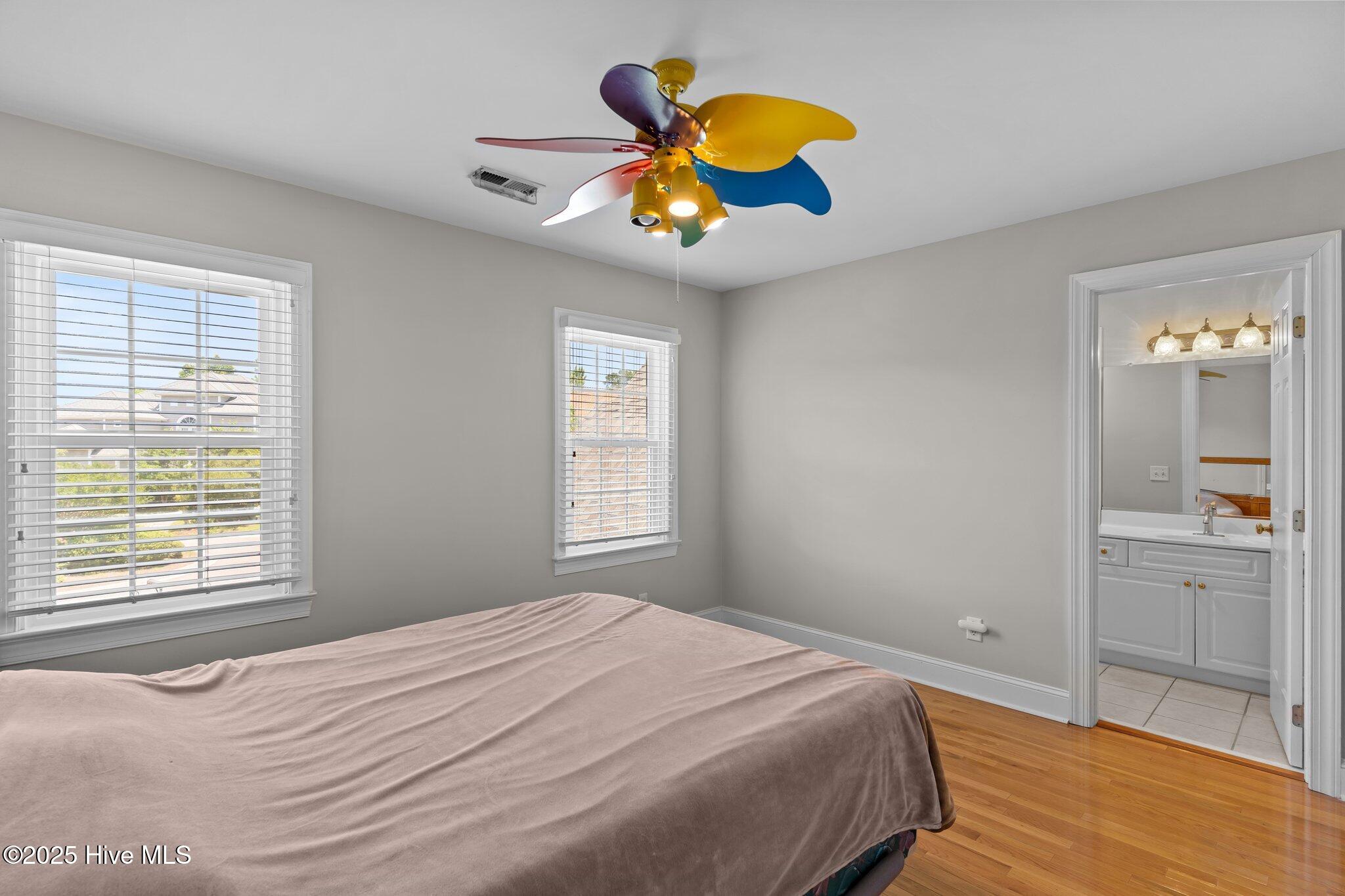 100549329 | Photo 31