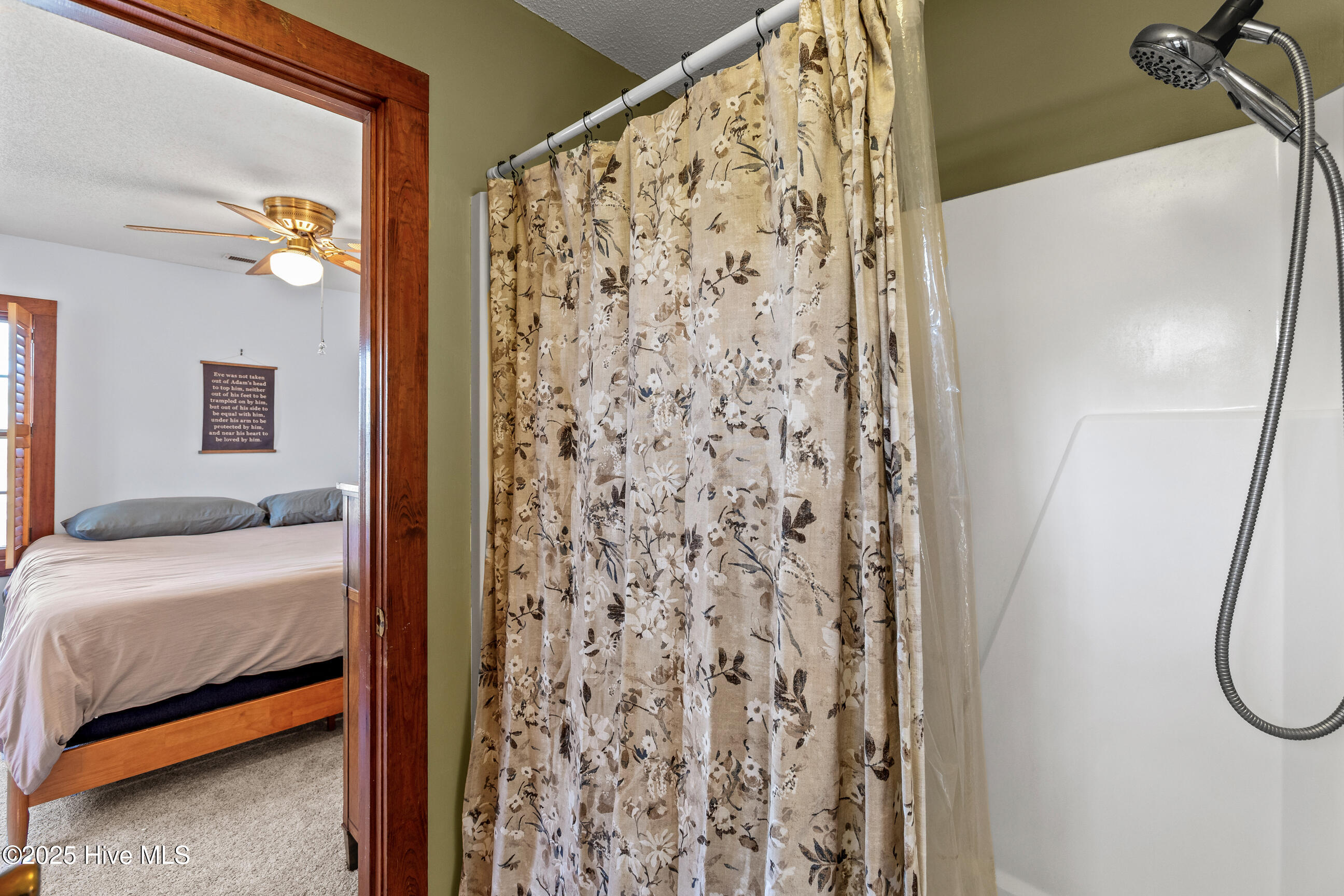 100544846 | Photo 35