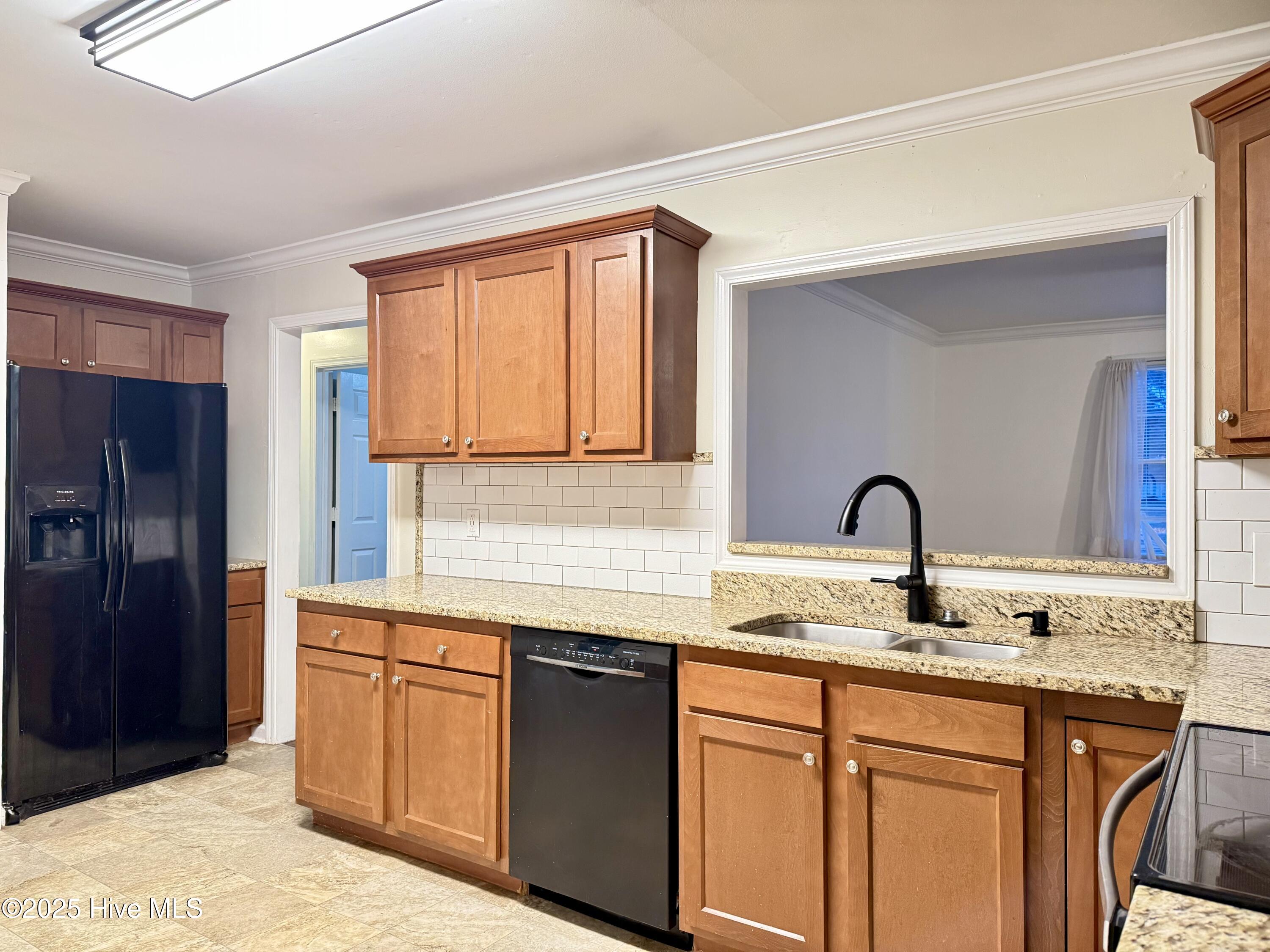 100537874 | Photo 15