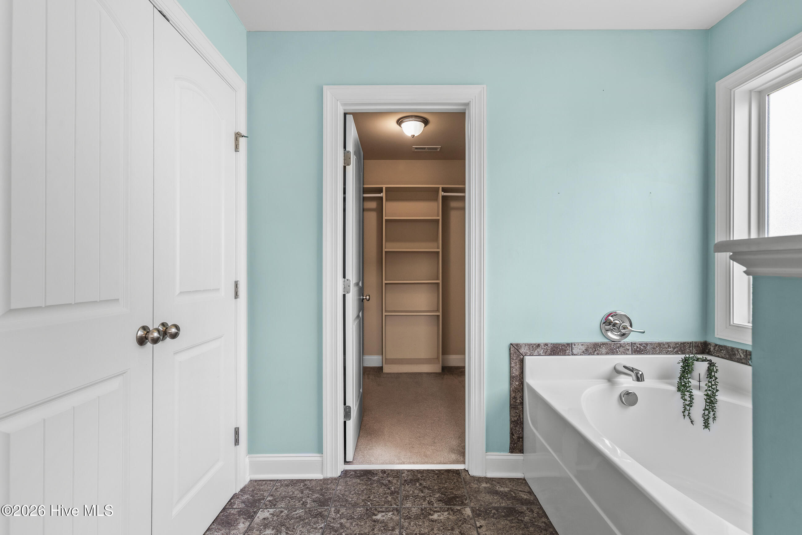 100567731 | Photo 25