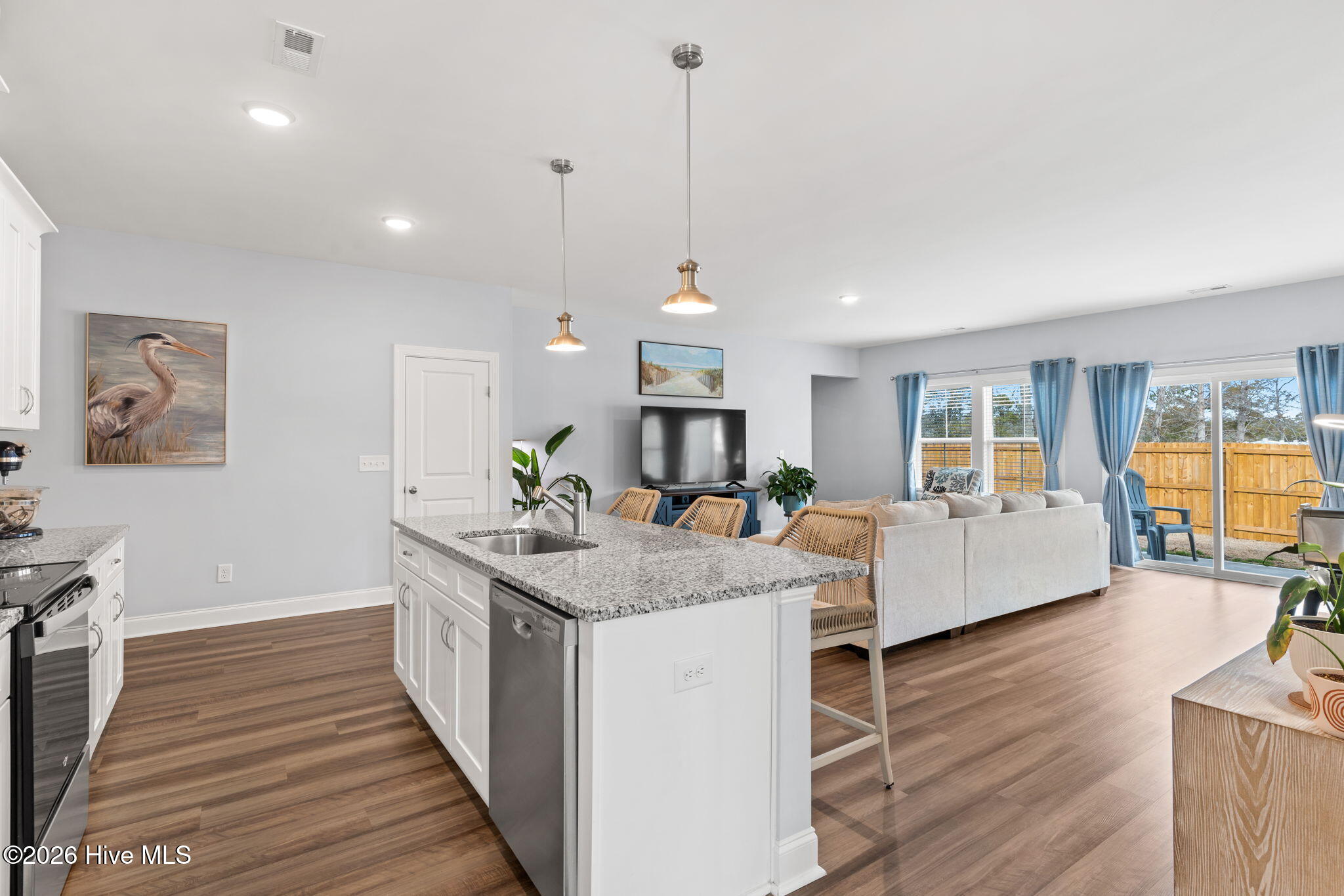 100556728 | Photo 14