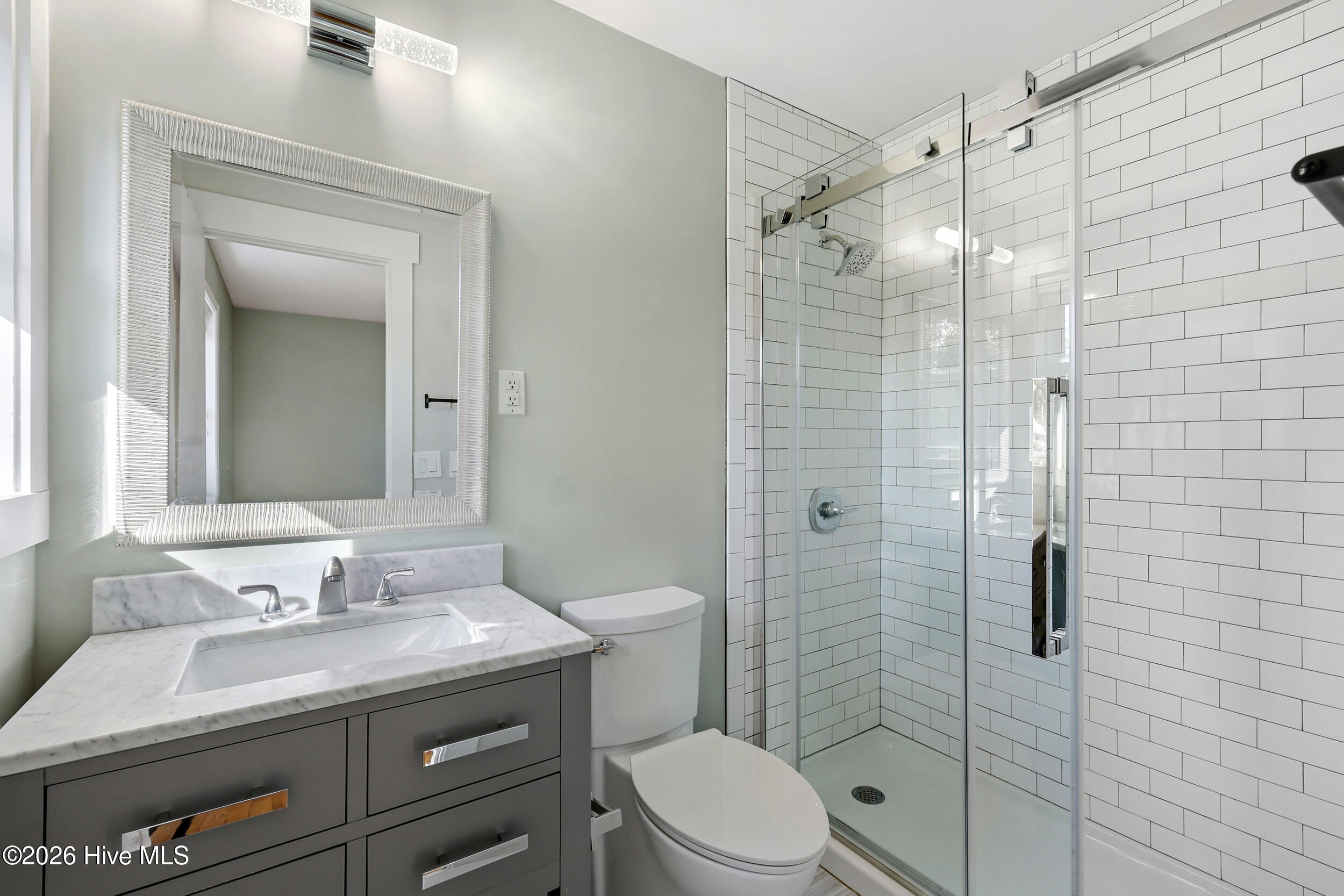 100550925 | Photo 23