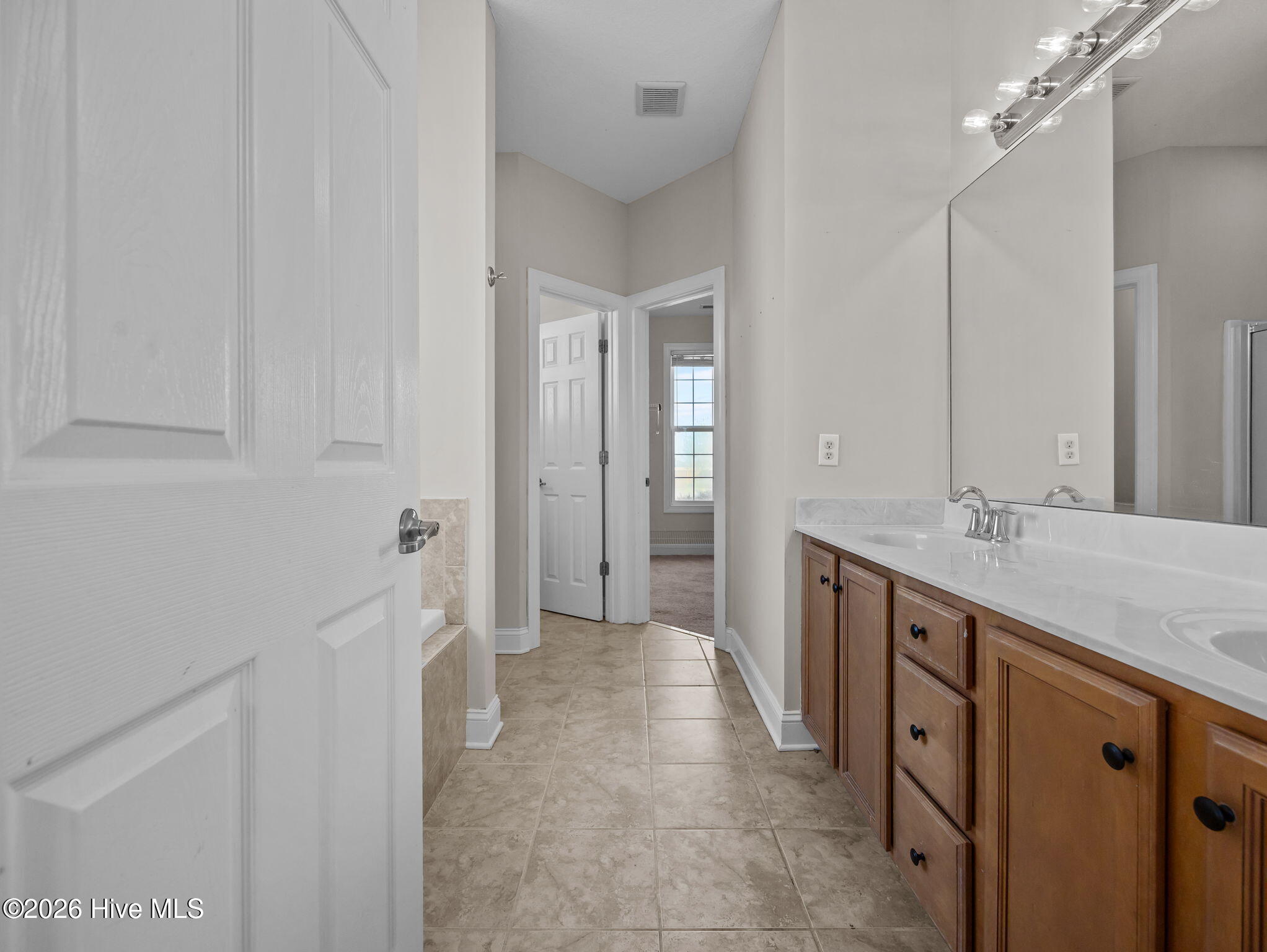 100568078 | Photo 11