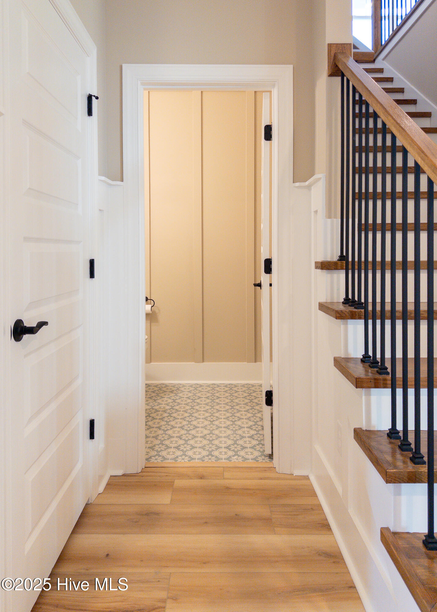 100537185 | Photo 25