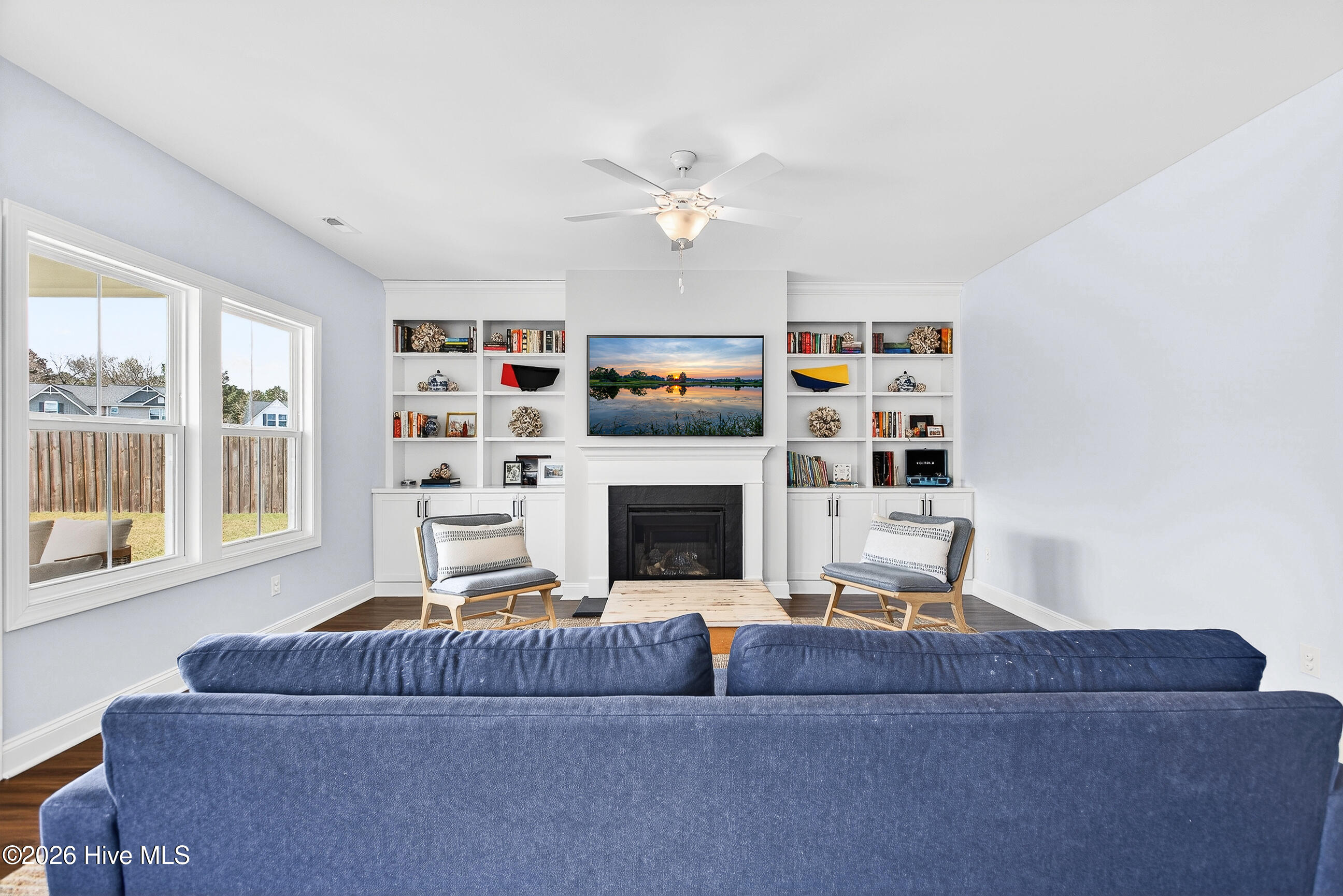 100563348 | Photo 17