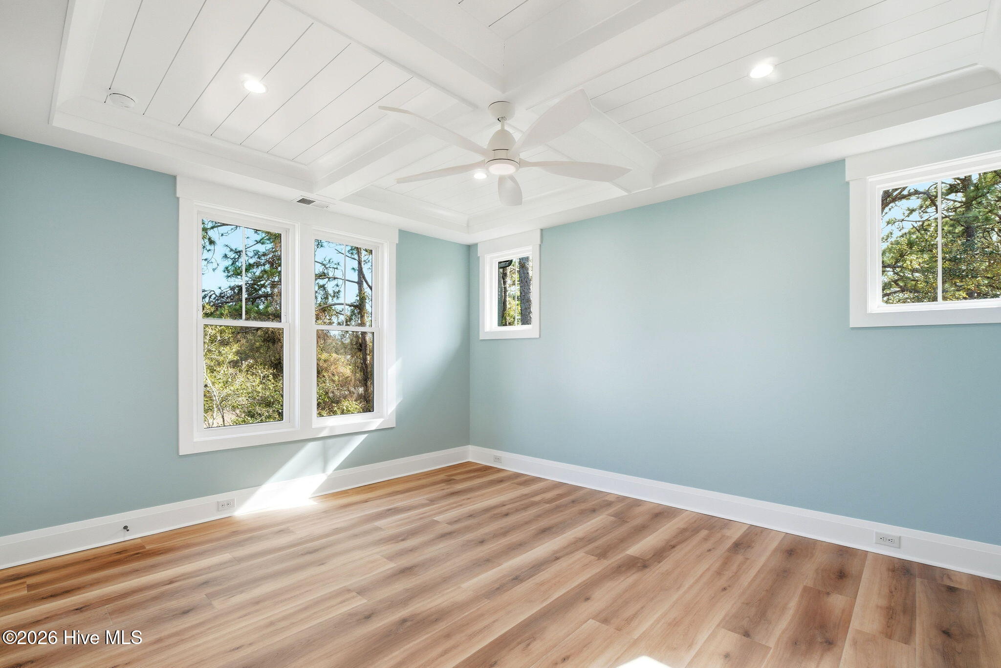 100554131 | Photo 35