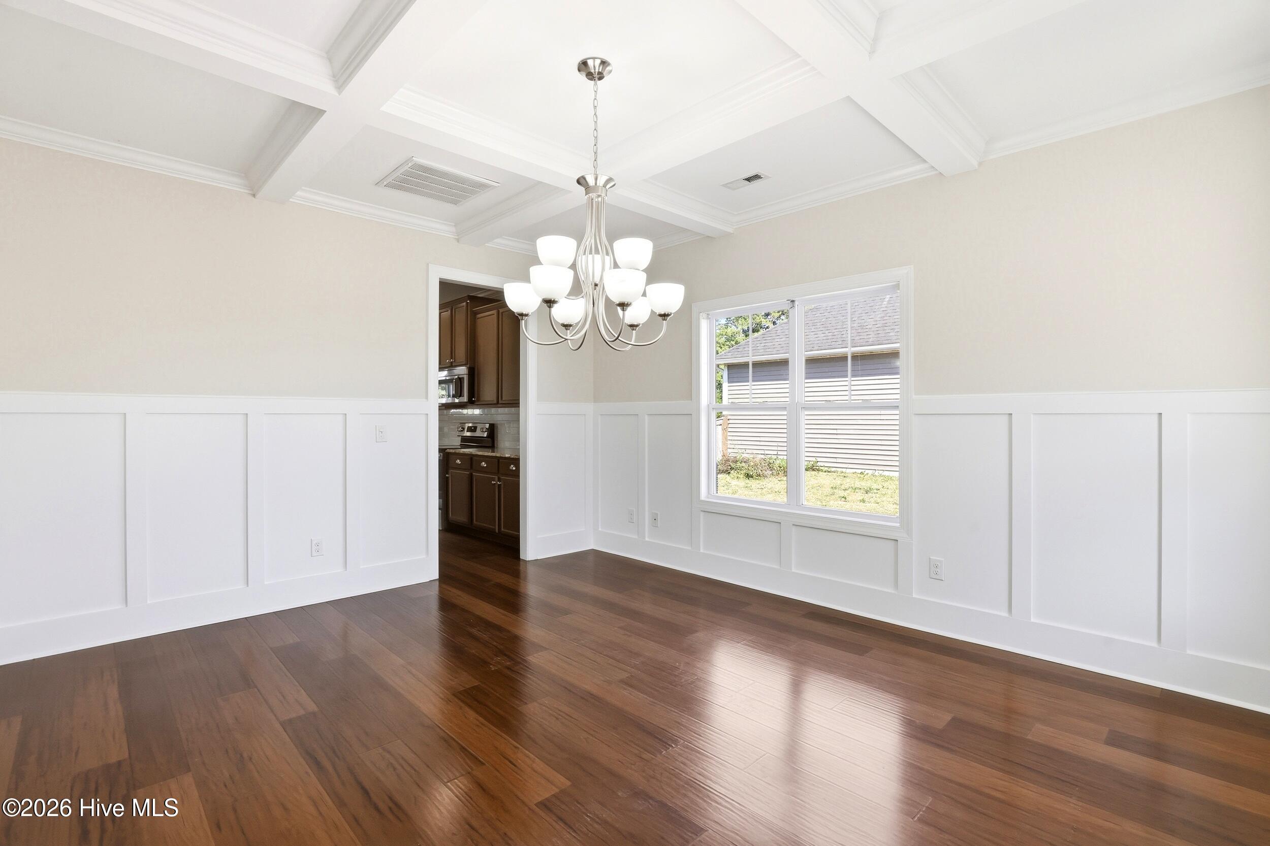 100569352 | Photo 22