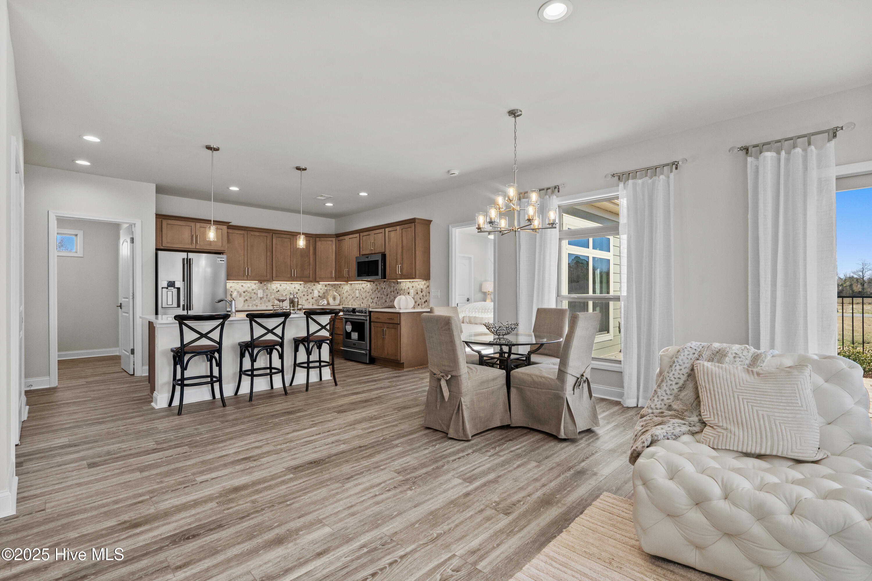 100549256 | Photo 11