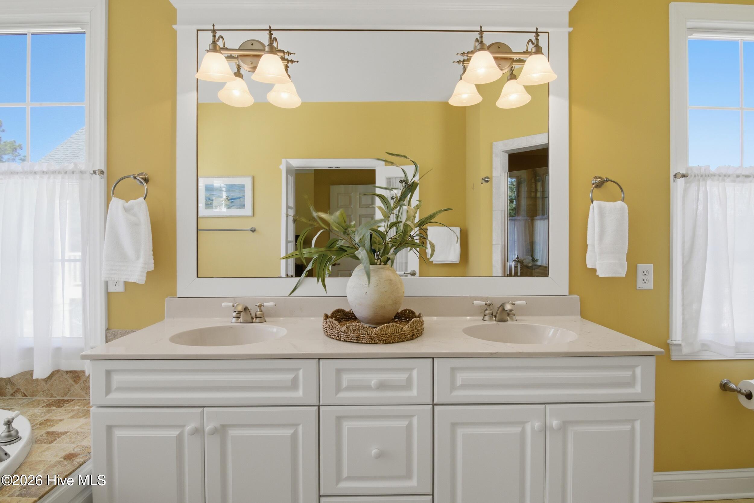 100547081 | Photo 33