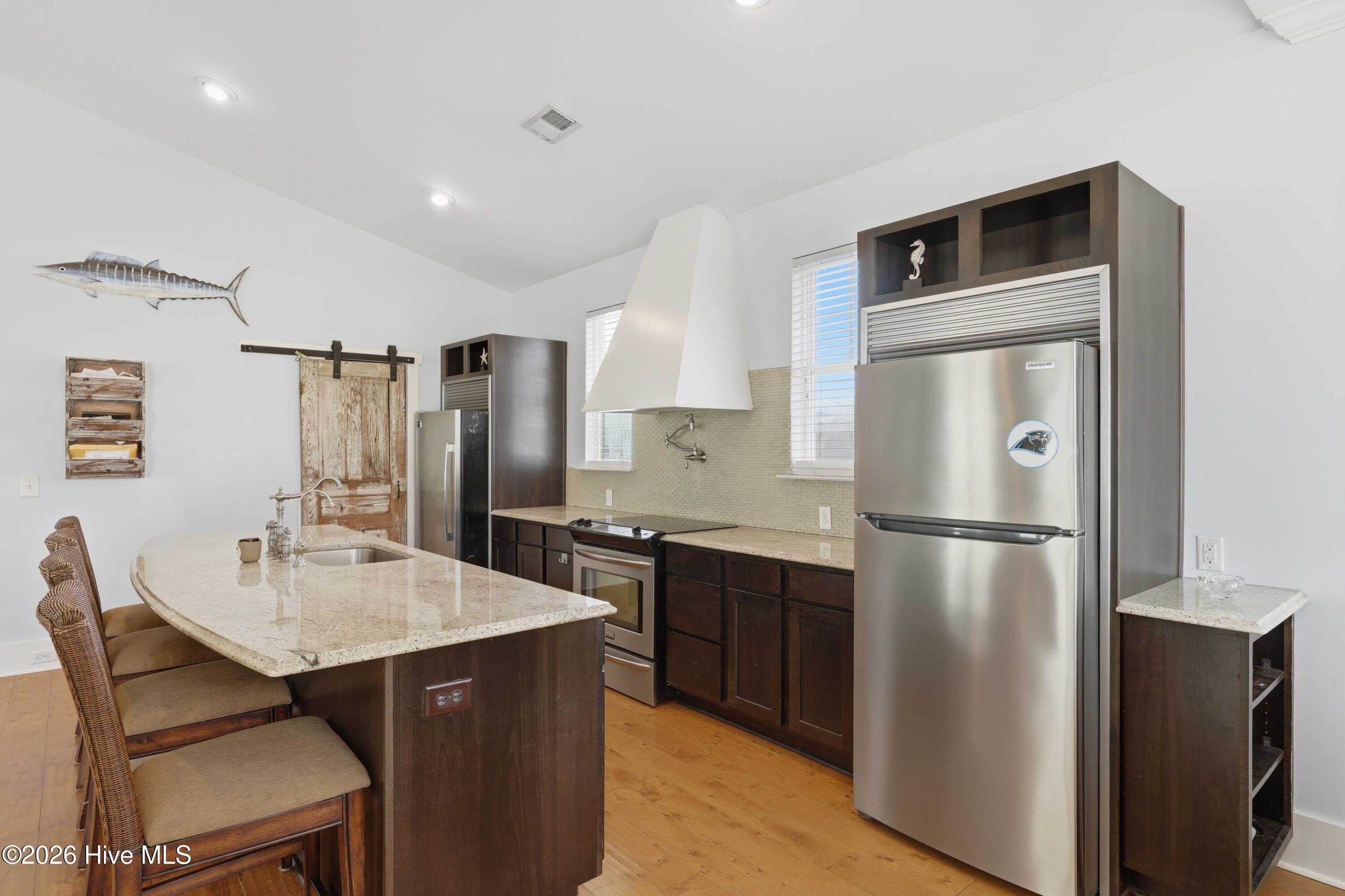 100564294 | Photo 25