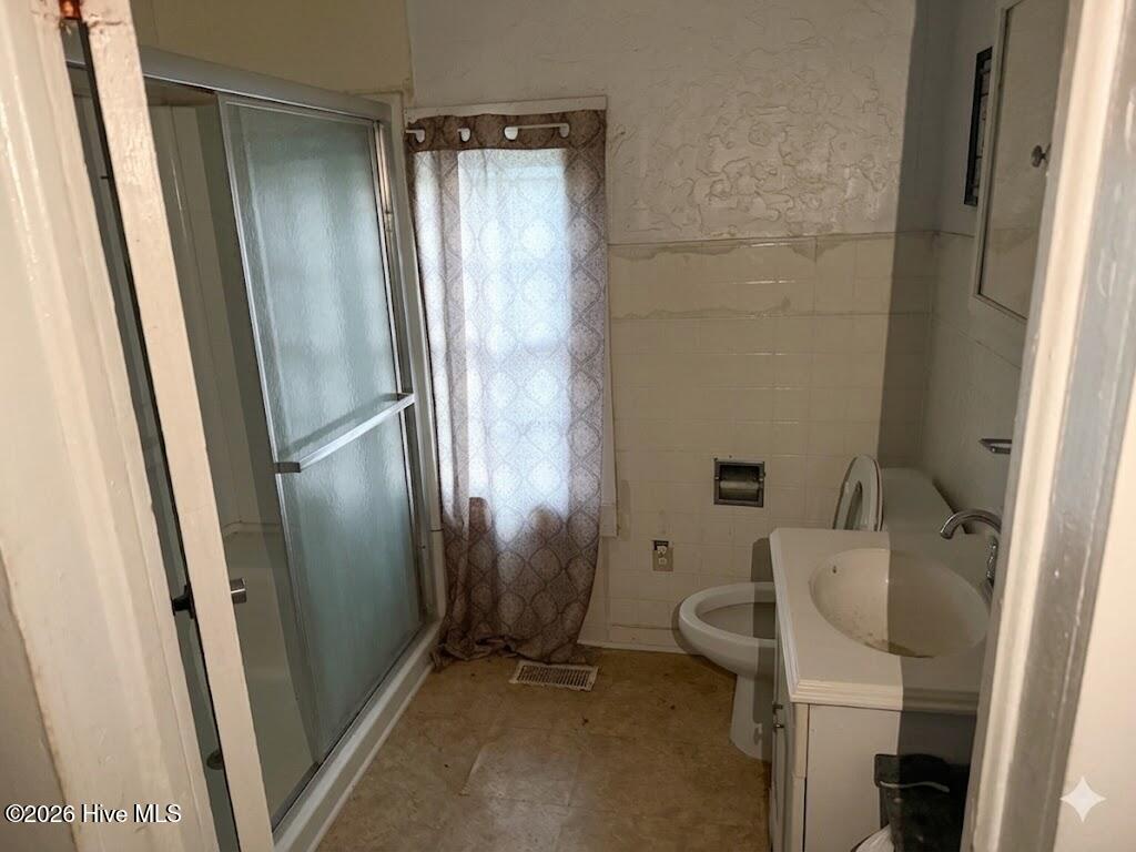 Homes for sale in Washington, NC | 1311 Highland Dr, Washington, NC 27889 | MLS# 100561869