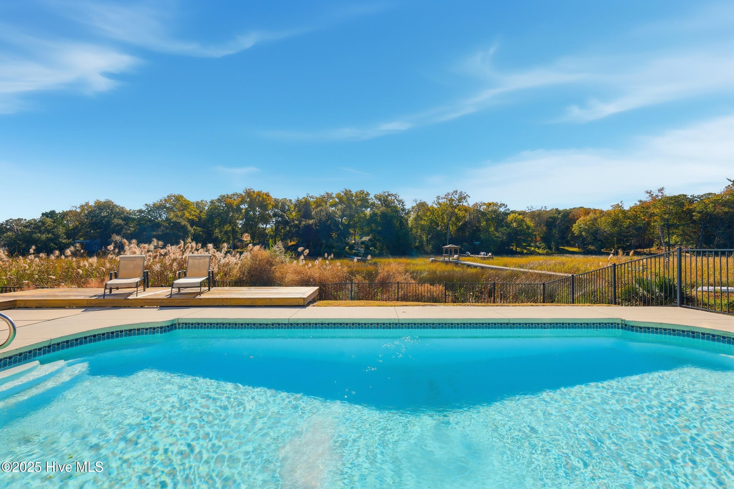 100542075 | Photo 10